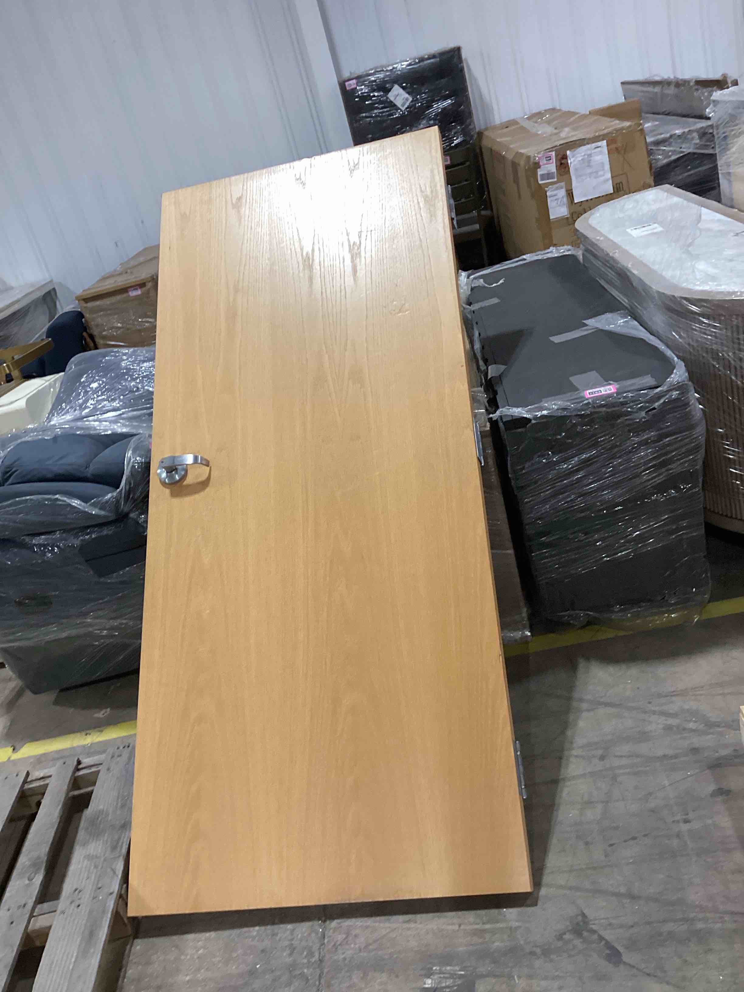 Door with doorknob handle and hinges