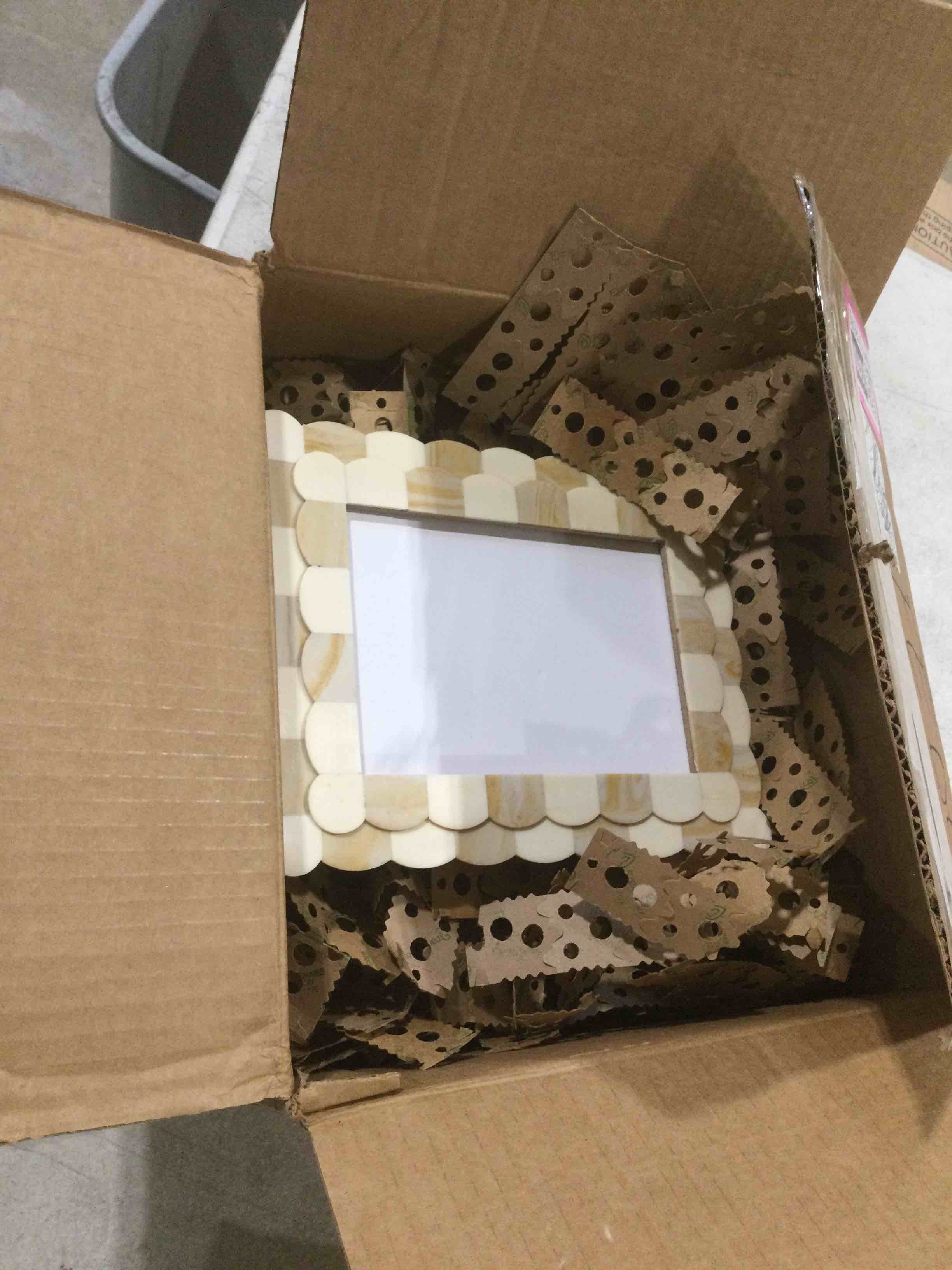 https://s3.amazonaws.com/lotting-images-prod/bidfta/PNK1512370_1737492233281.jpeg