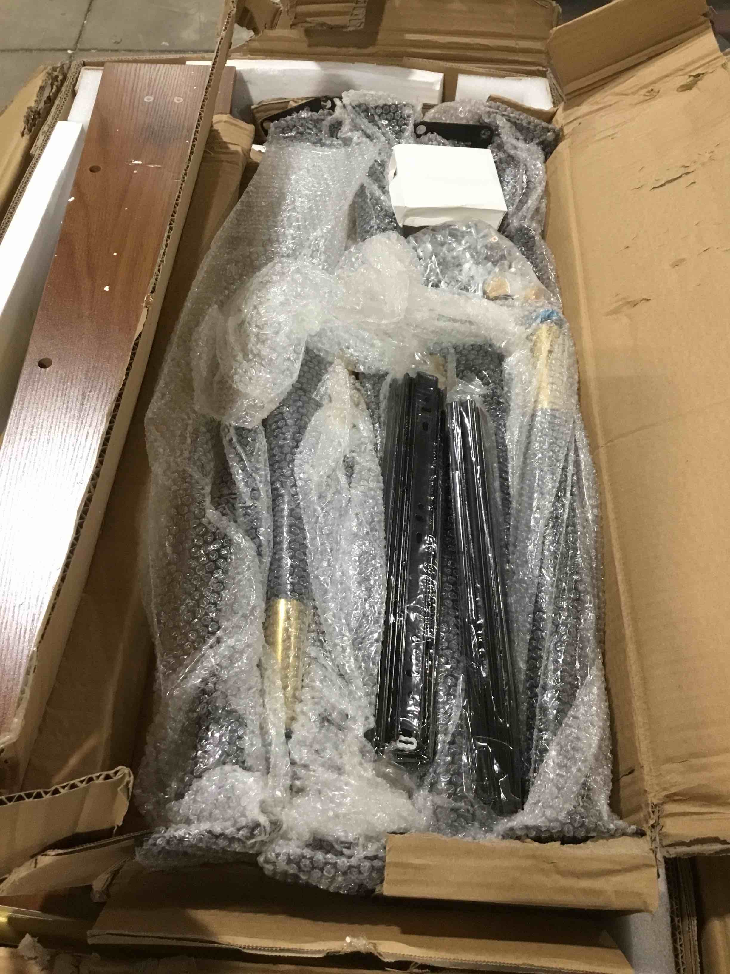 https://s3.amazonaws.com/lotting-images-prod/bidfta/PNK1512603_1738329959107.jpeg