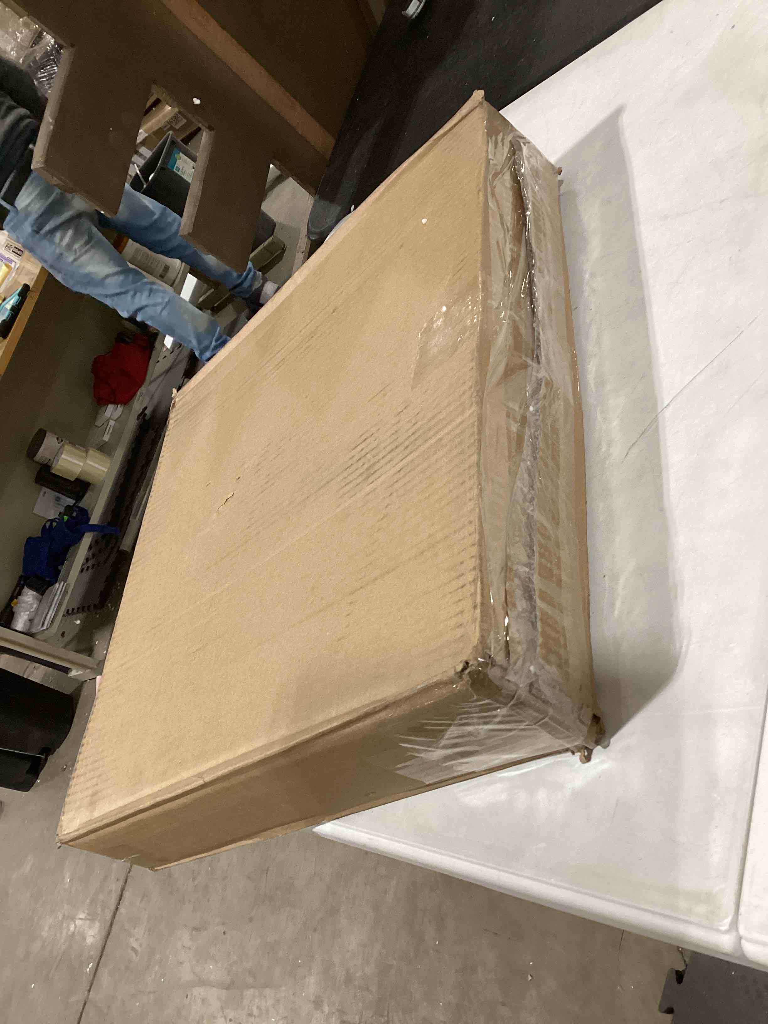 https://s3.amazonaws.com/lotting-images-prod/bidfta/PNK1512634_1738353386035.jpeg