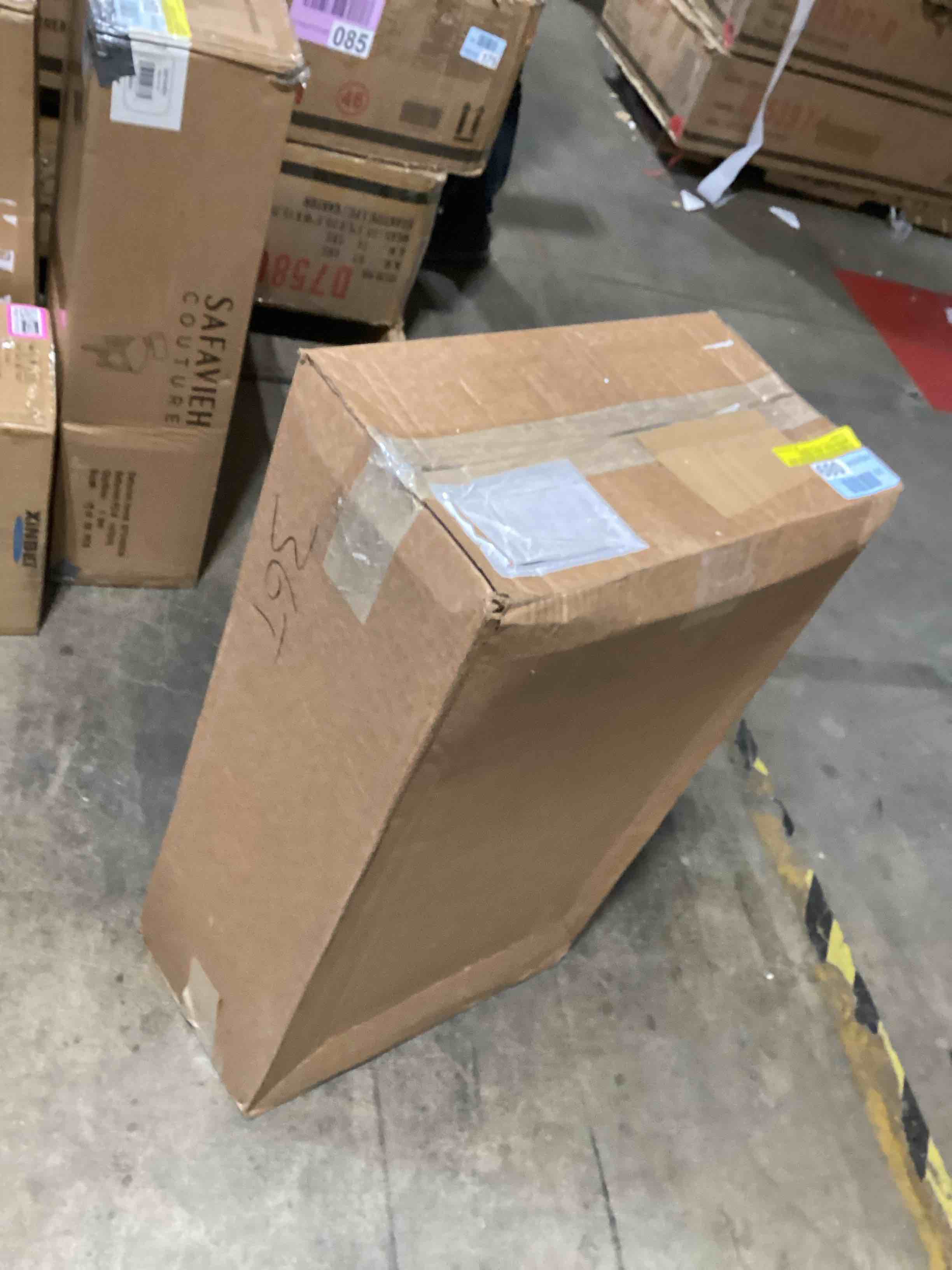 https://s3.amazonaws.com/lotting-images-prod/bidfta/PNK1514158_1734459701767.jpeg