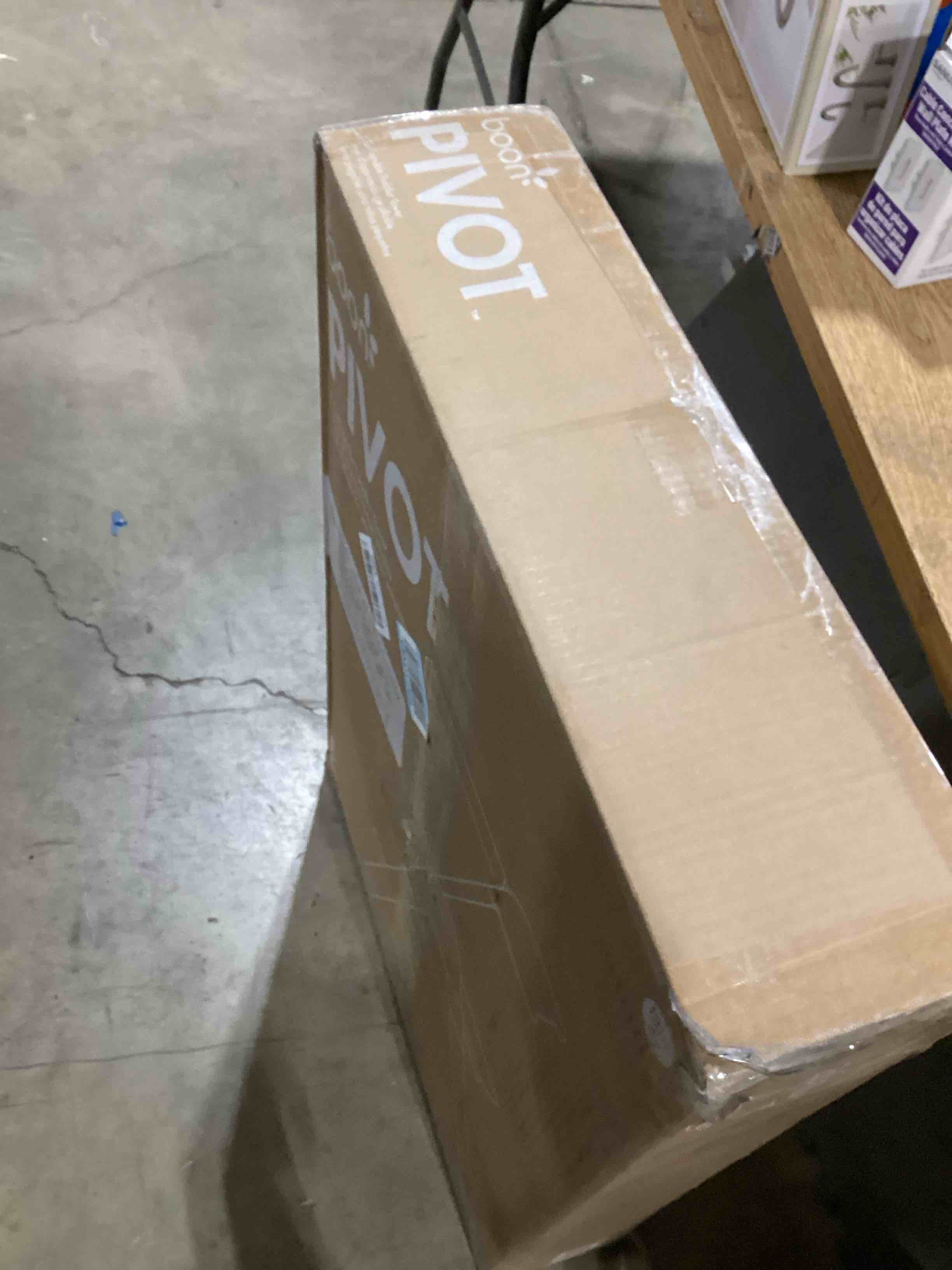 https://s3.amazonaws.com/lotting-images-prod/bidfta/PNK1514791_1736179156491.jpeg