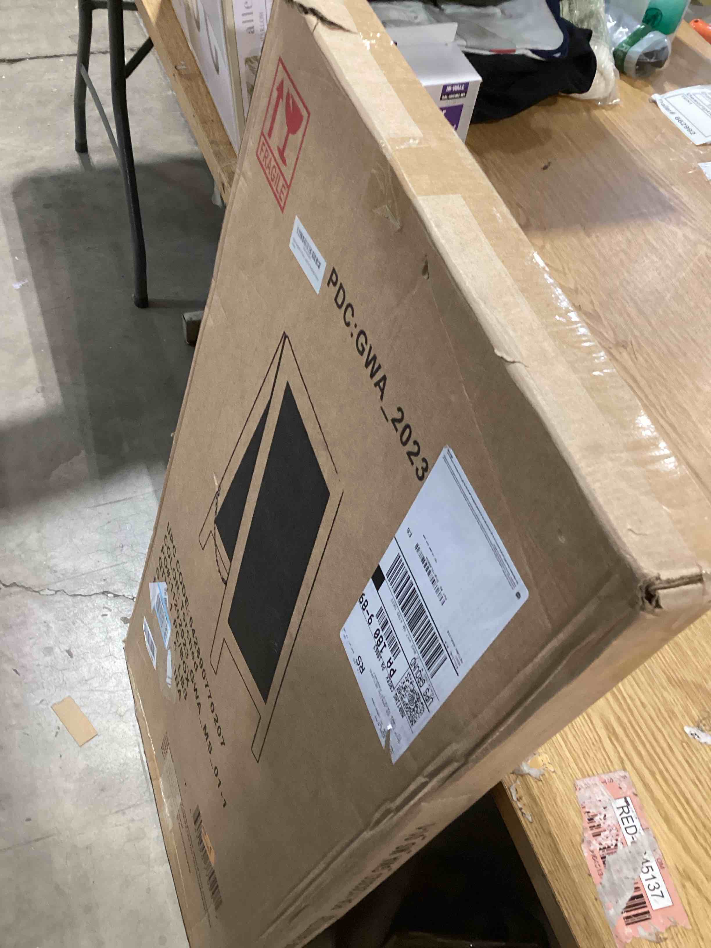 https://s3.amazonaws.com/lotting-images-prod/bidfta/PNK1514803_1736180779828.jpeg