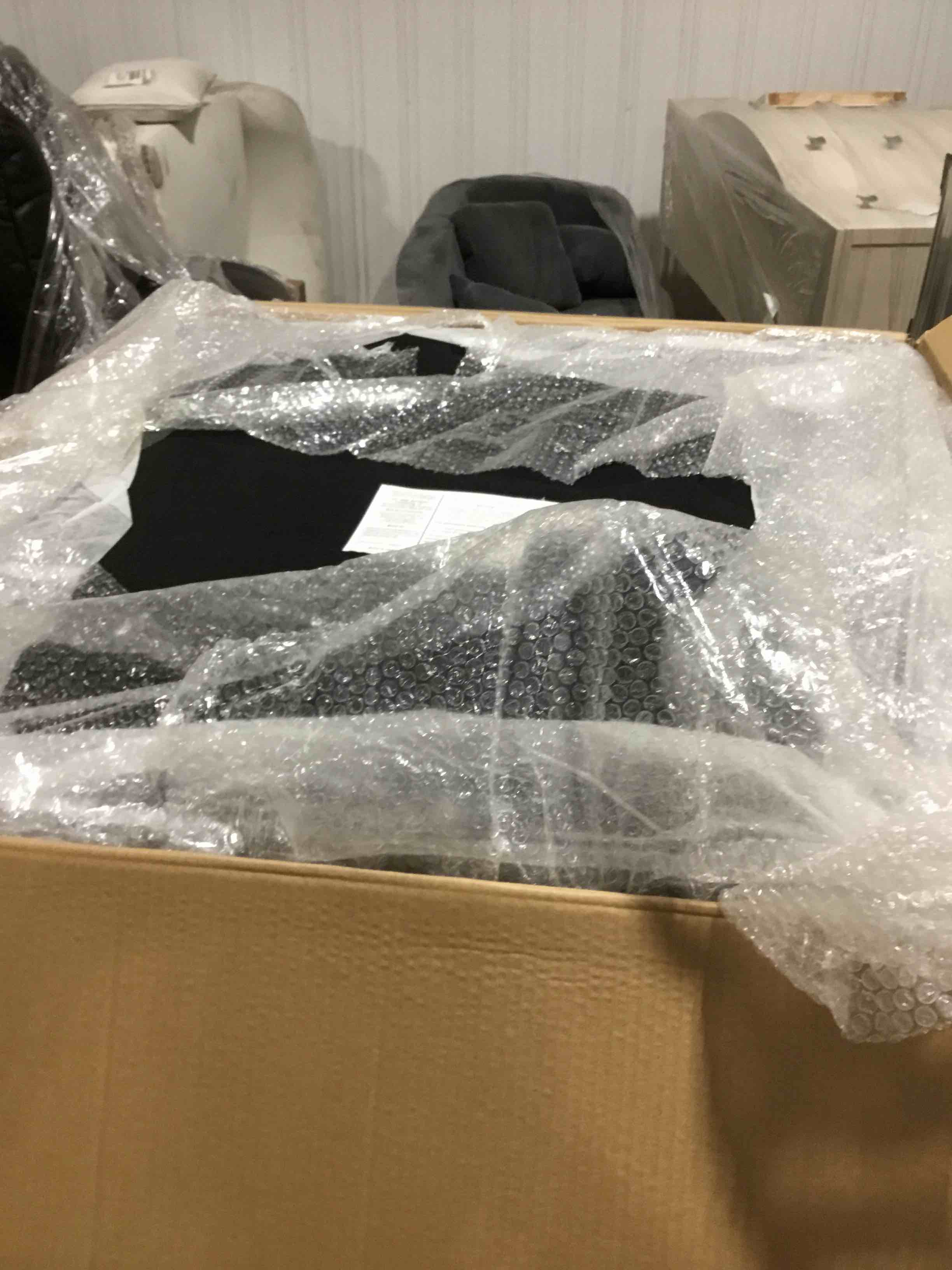 https://s3.amazonaws.com/lotting-images-prod/bidfta/PNK1514865_1736264458515.jpeg