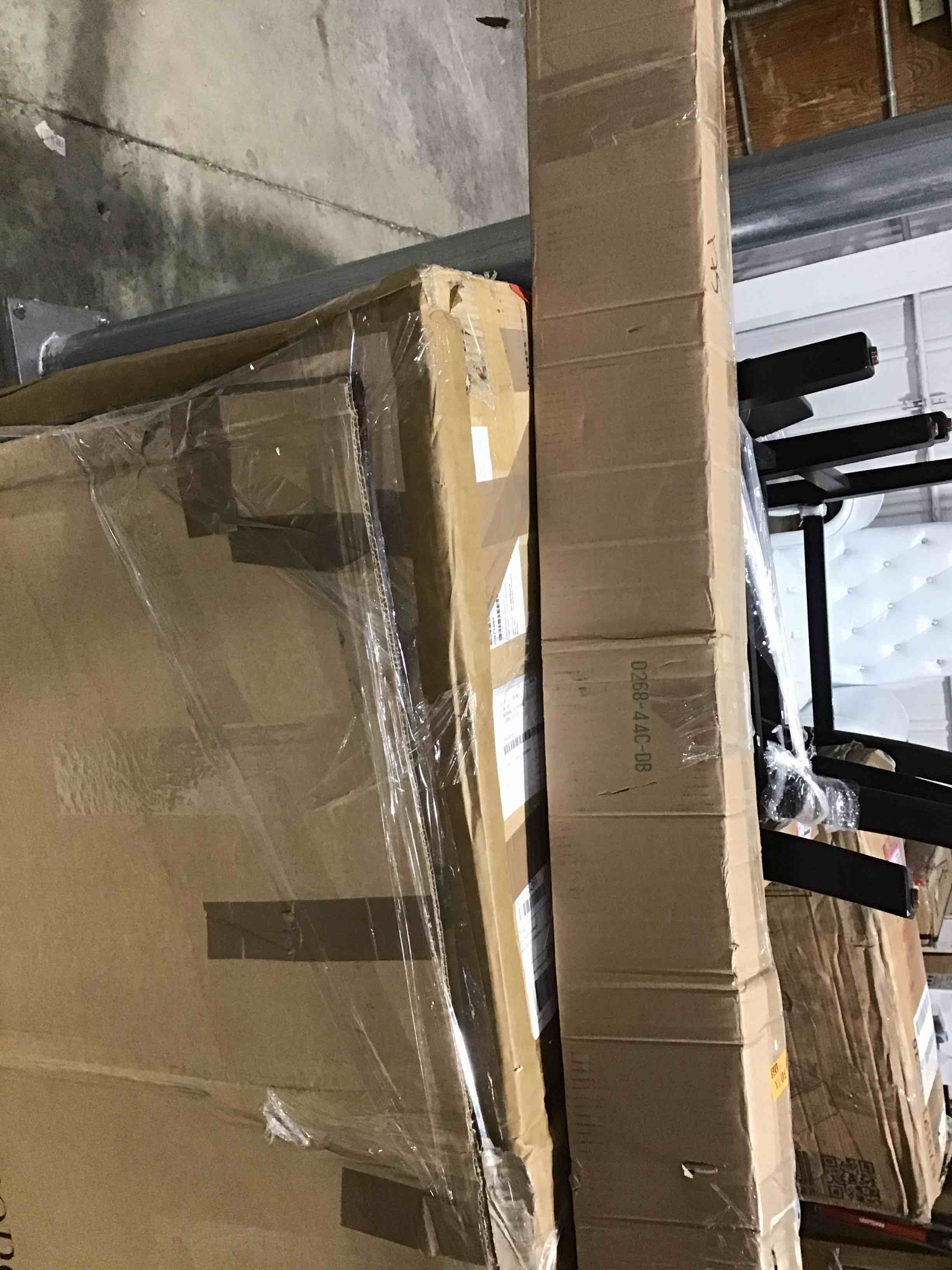 https://s3.amazonaws.com/lotting-images-prod/bidfta/PNK1514937_1736350562140.jpeg