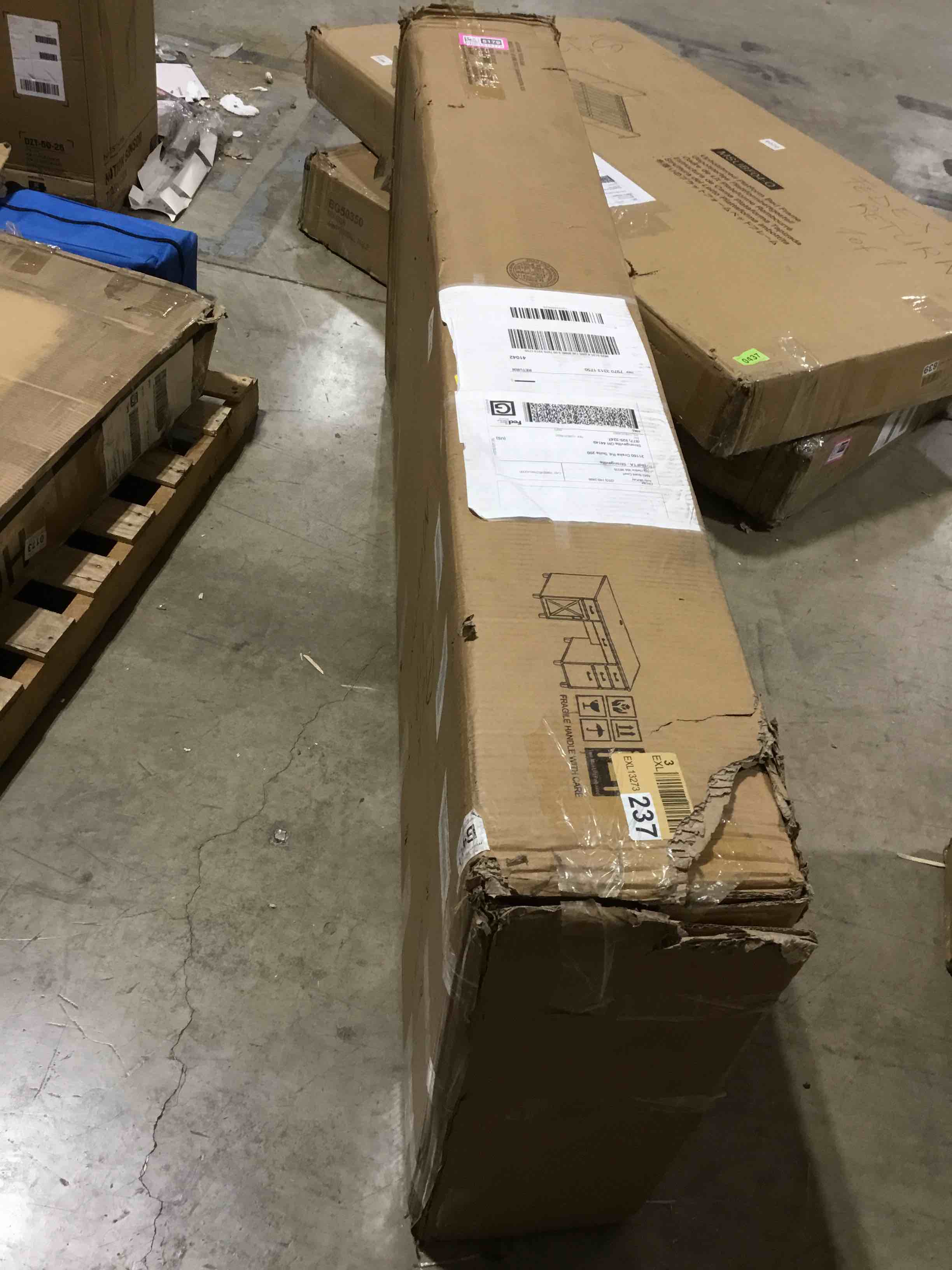 https://s3.amazonaws.com/lotting-images-prod/bidfta/PNK1515179_1736773267935.jpeg