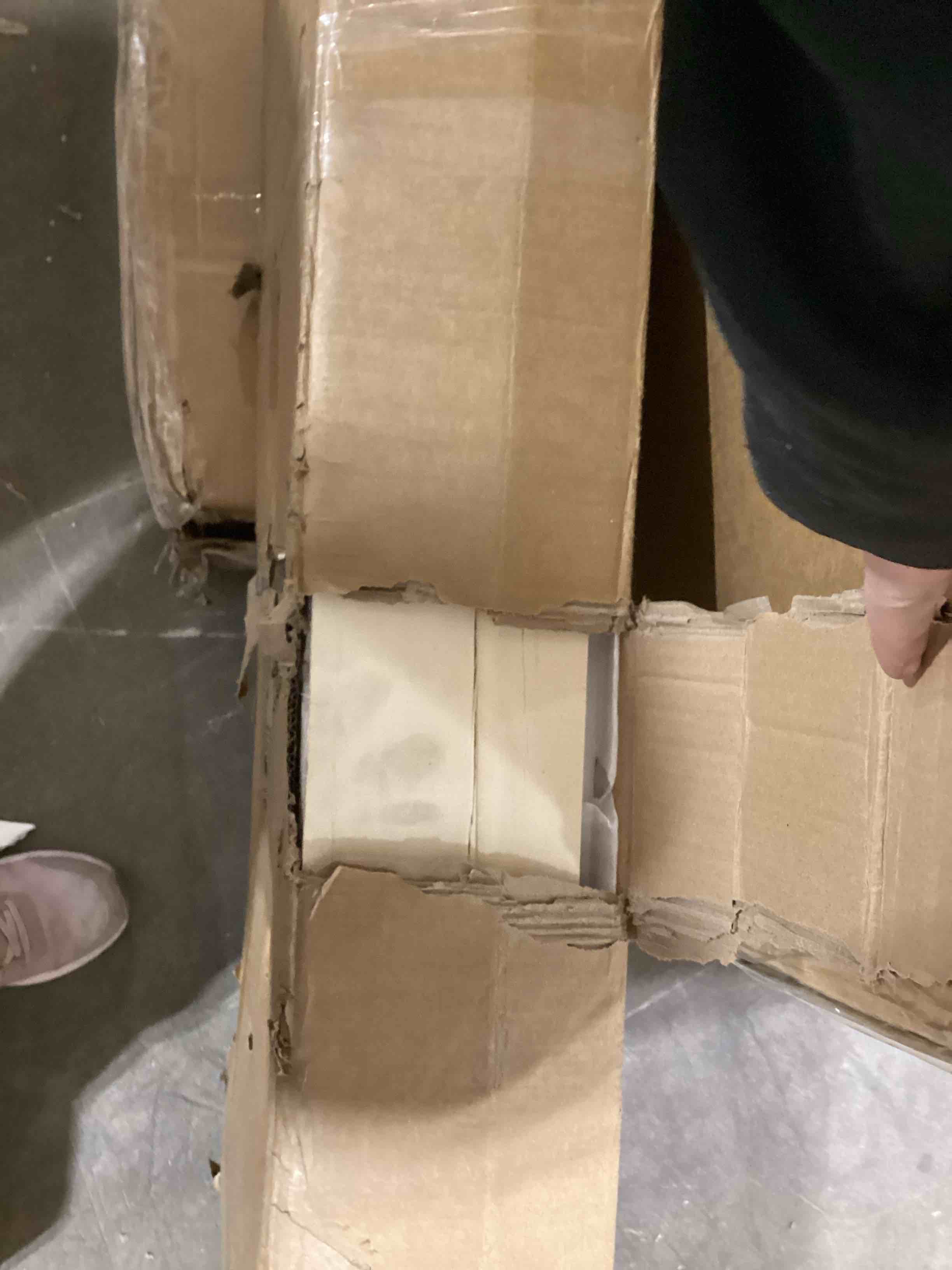 https://s3.amazonaws.com/lotting-images-prod/bidfta/PNK1515626_1737554233034.jpeg