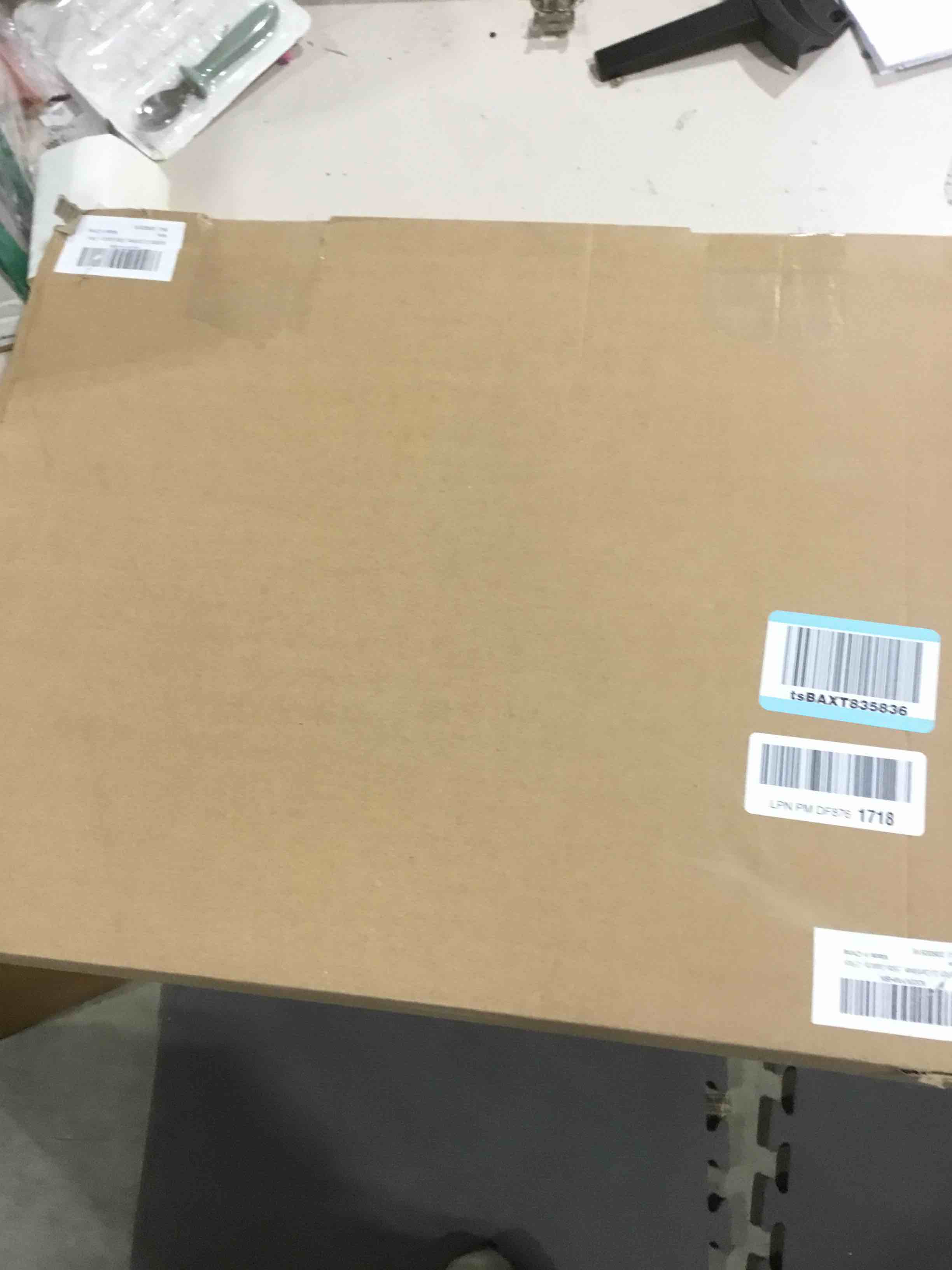 https://s3.amazonaws.com/lotting-images-prod/bidfta/PNK1516327_1734009301774.jpeg