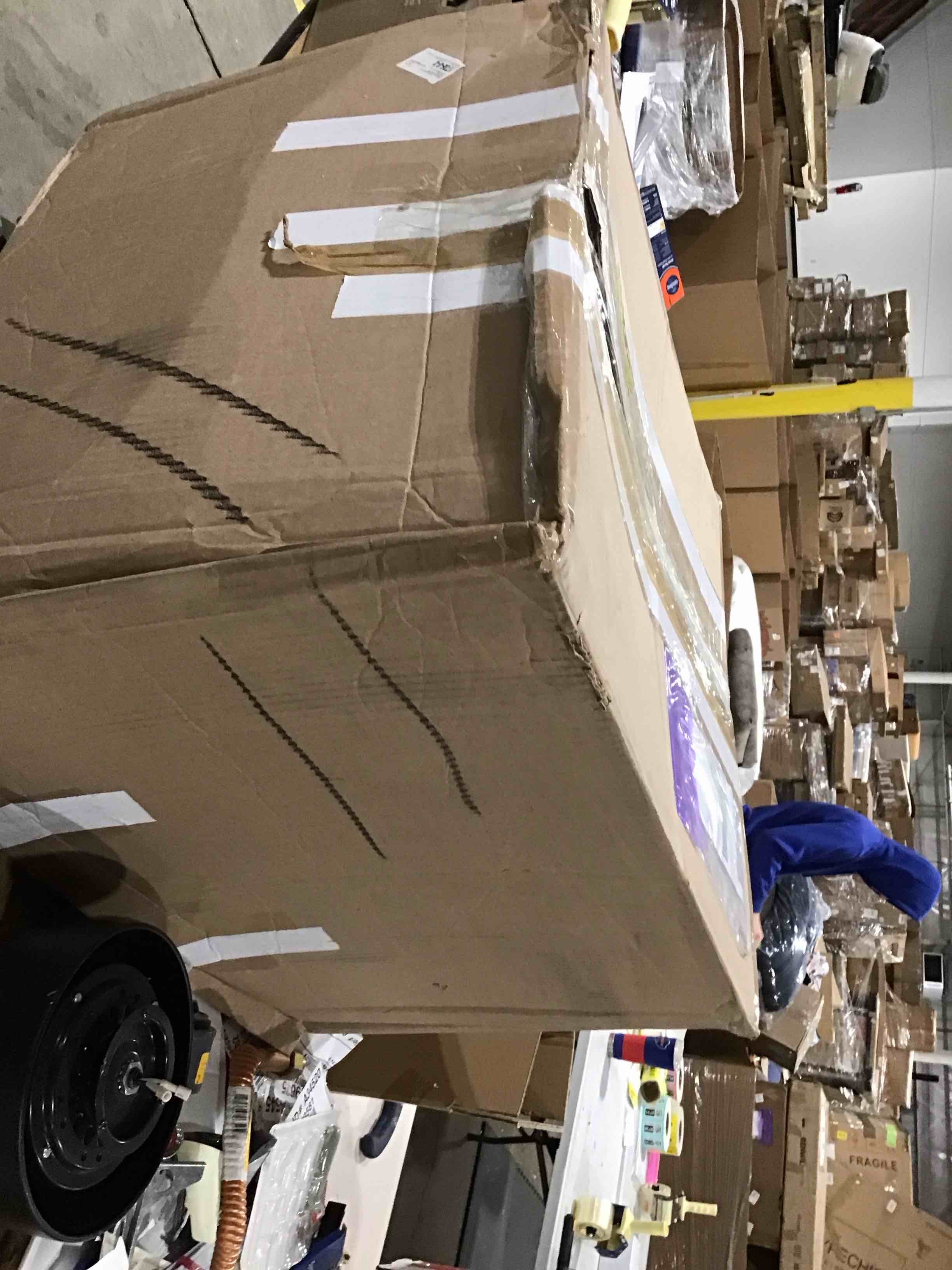 https://s3.amazonaws.com/lotting-images-prod/bidfta/PNK1516900_1734353679118.jpeg
