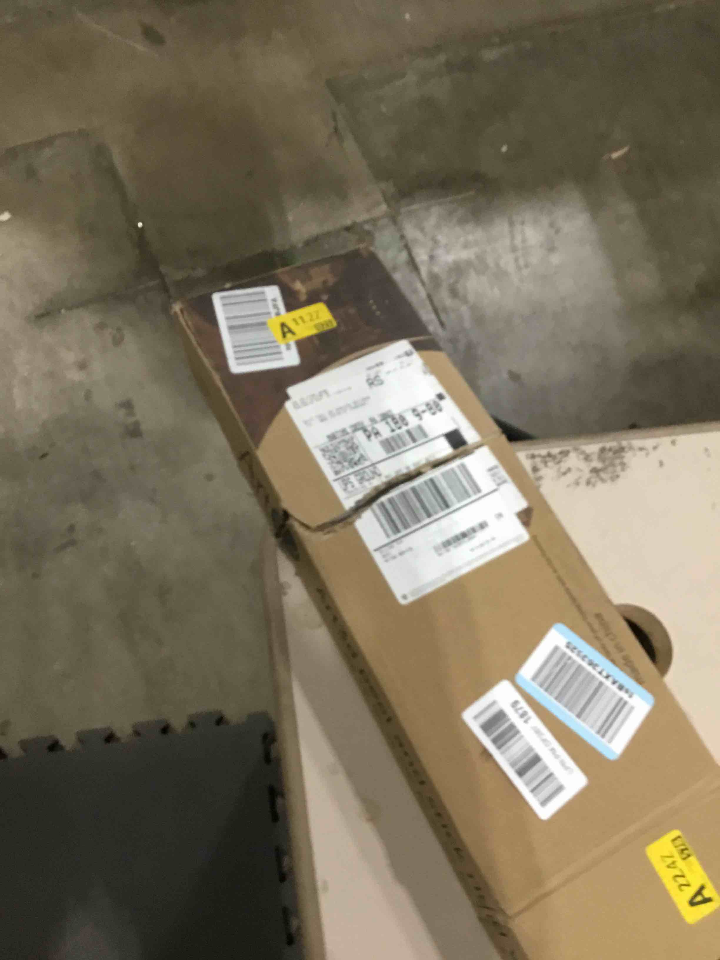 https://s3.amazonaws.com/lotting-images-prod/bidfta/PNK1517217_1734624156875.jpeg
