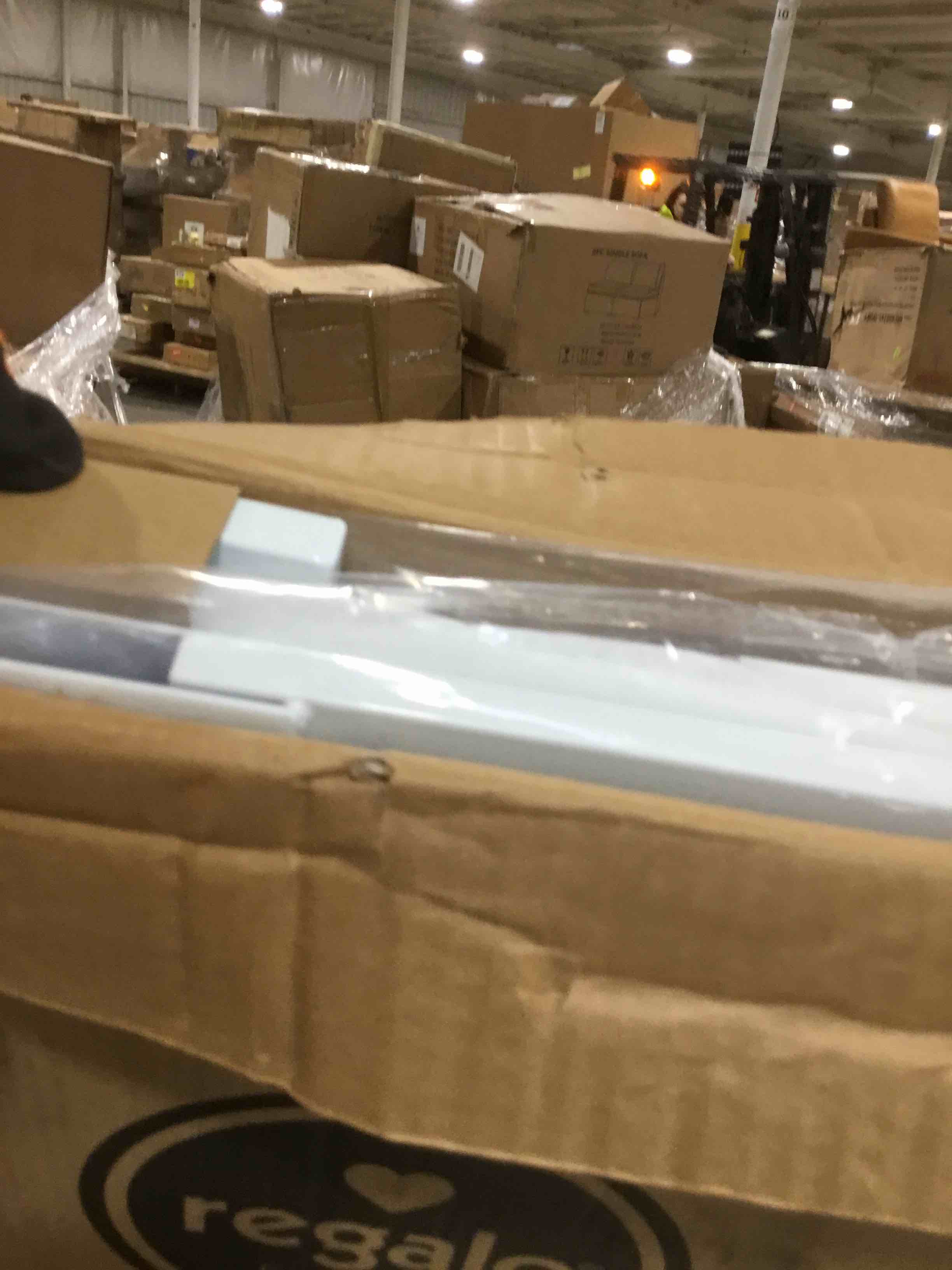 https://s3.amazonaws.com/lotting-images-prod/bidfta/PNK1517223_1734626858681.jpeg