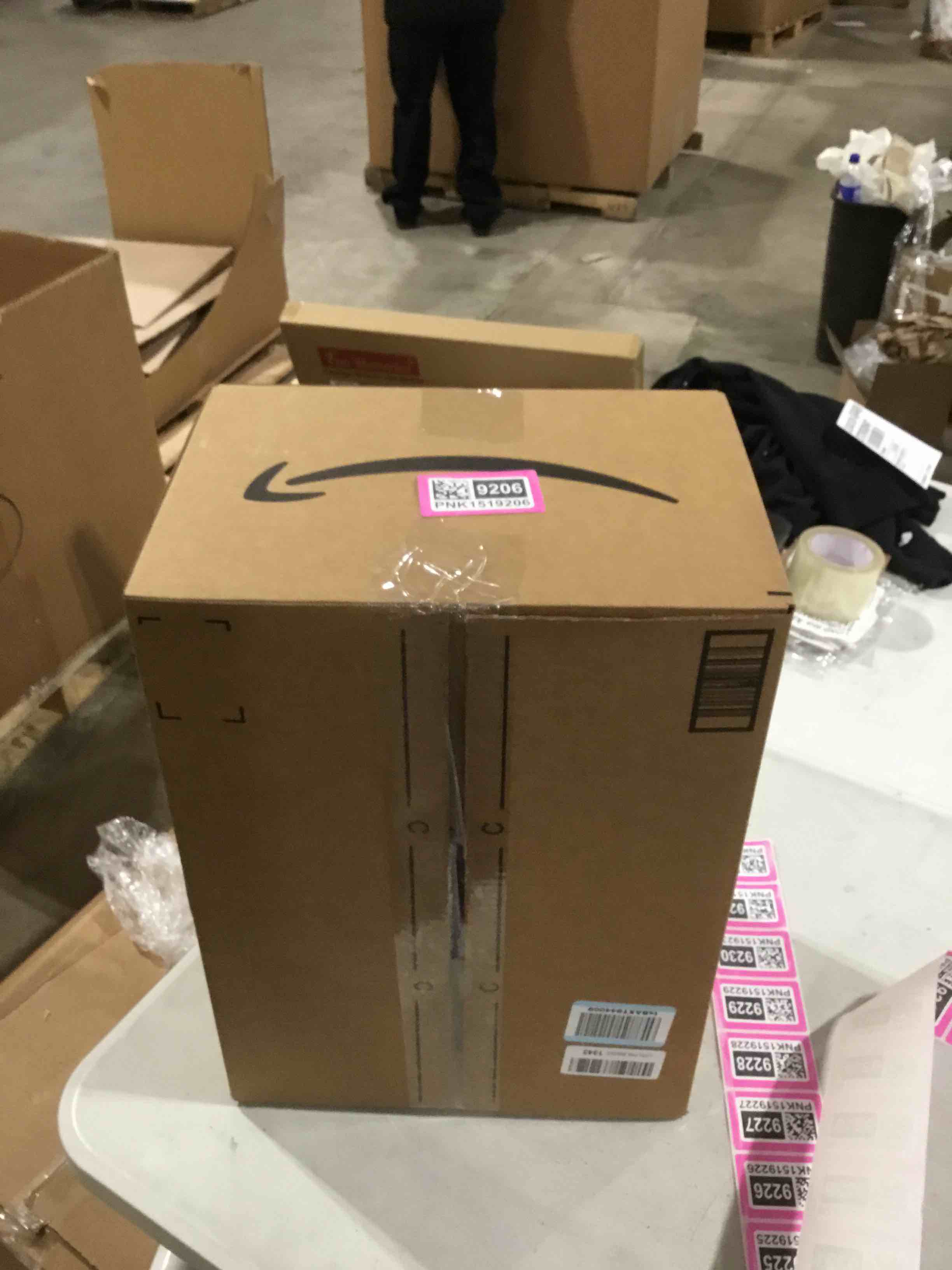 https://s3.amazonaws.com/lotting-images-prod/bidfta/PNK1519206_1733769261097.jpeg