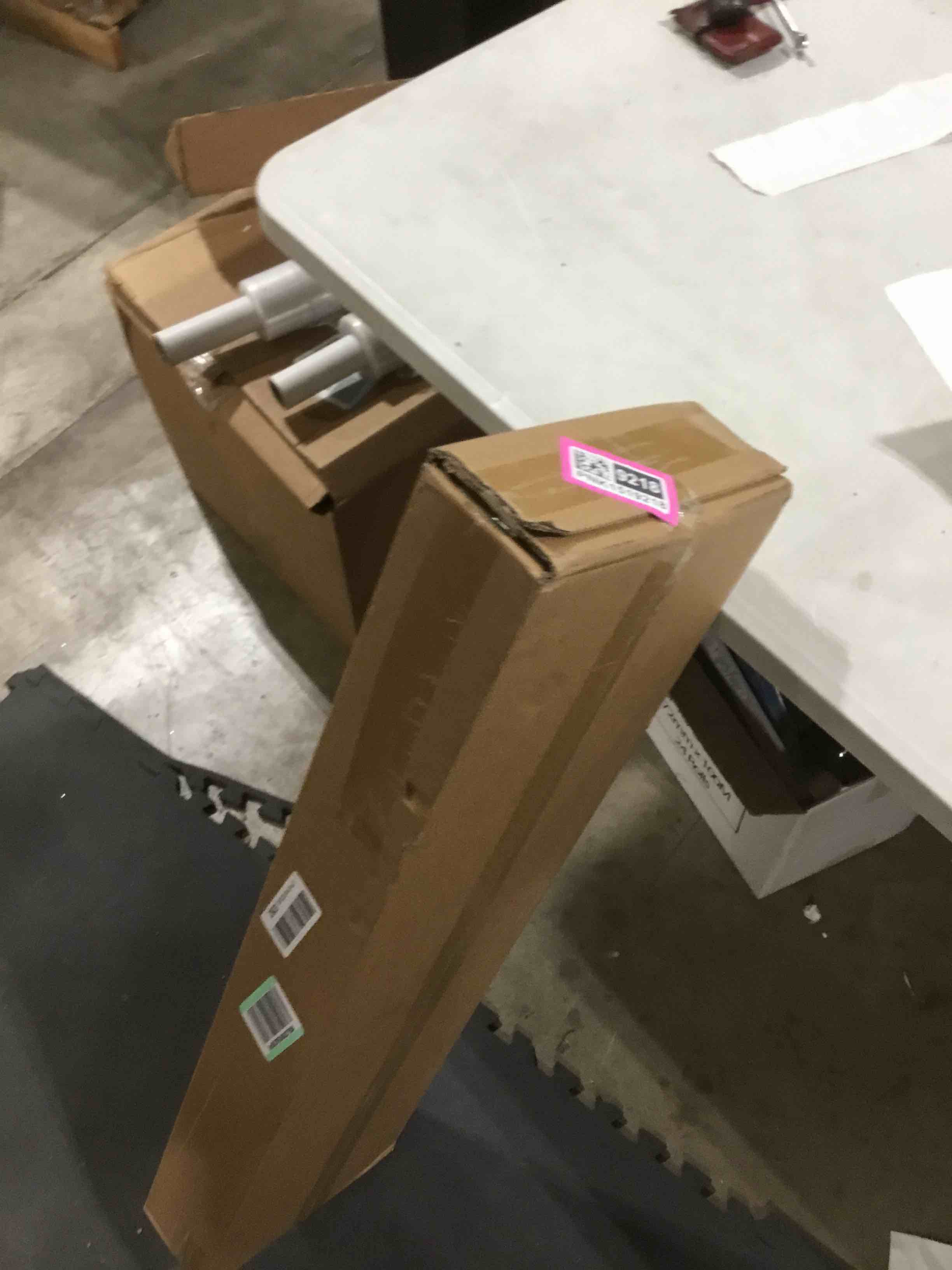 https://s3.amazonaws.com/lotting-images-prod/bidfta/PNK1519218_1733770759740.jpeg