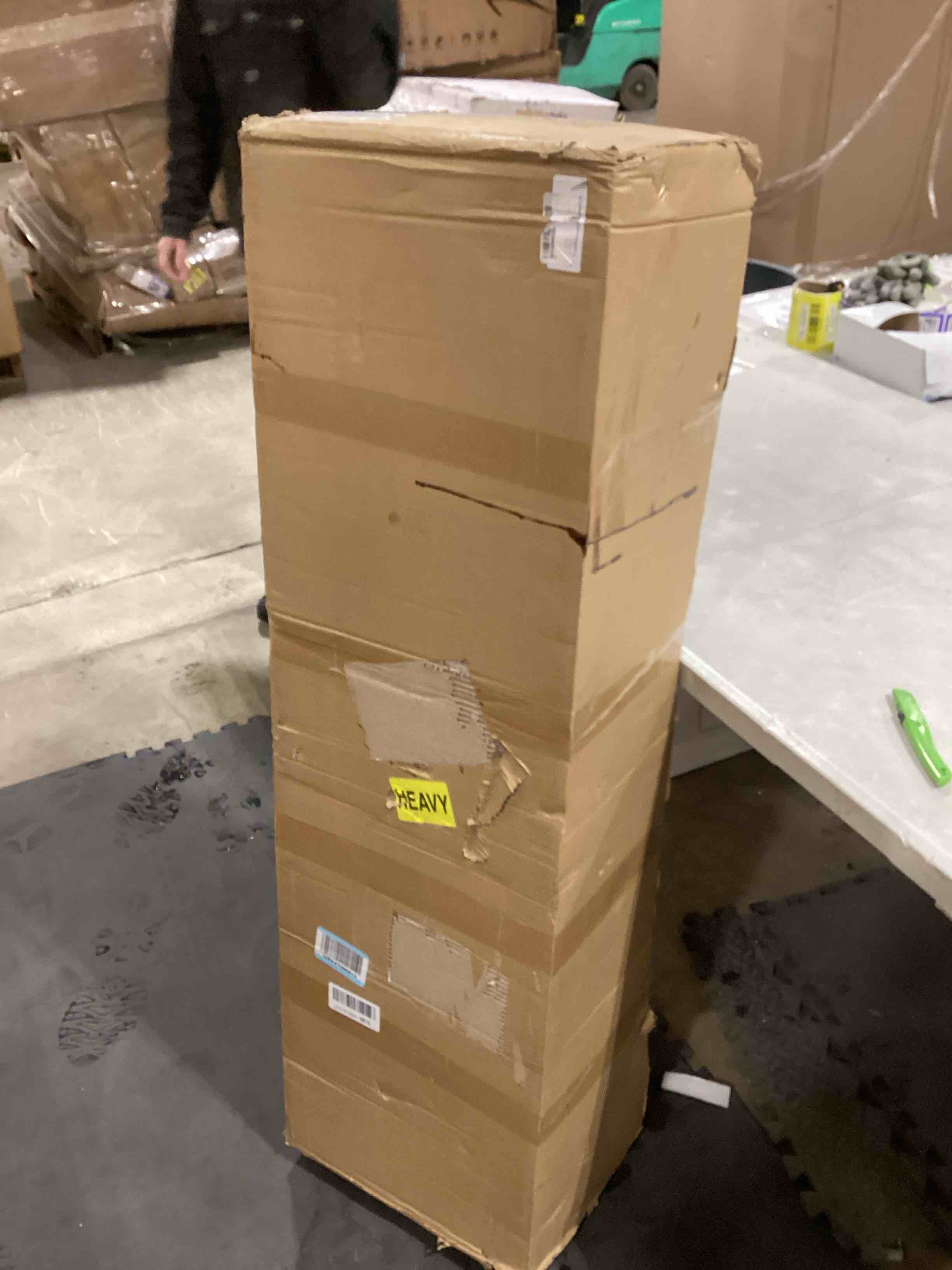 https://s3.amazonaws.com/lotting-images-prod/bidfta/PNK1520589_1736165446222.jpeg