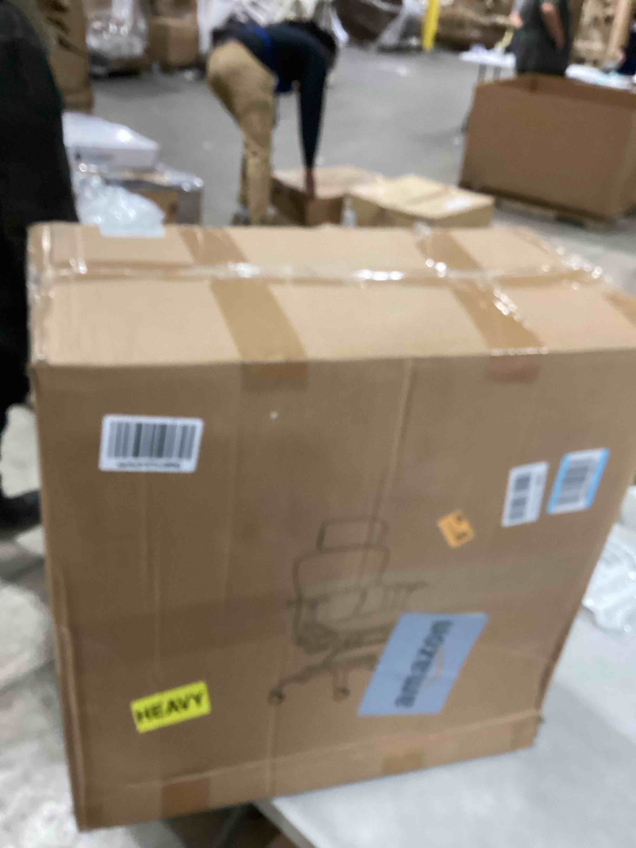 https://s3.amazonaws.com/lotting-images-prod/bidfta/PNK1520668_1736181712143.jpeg