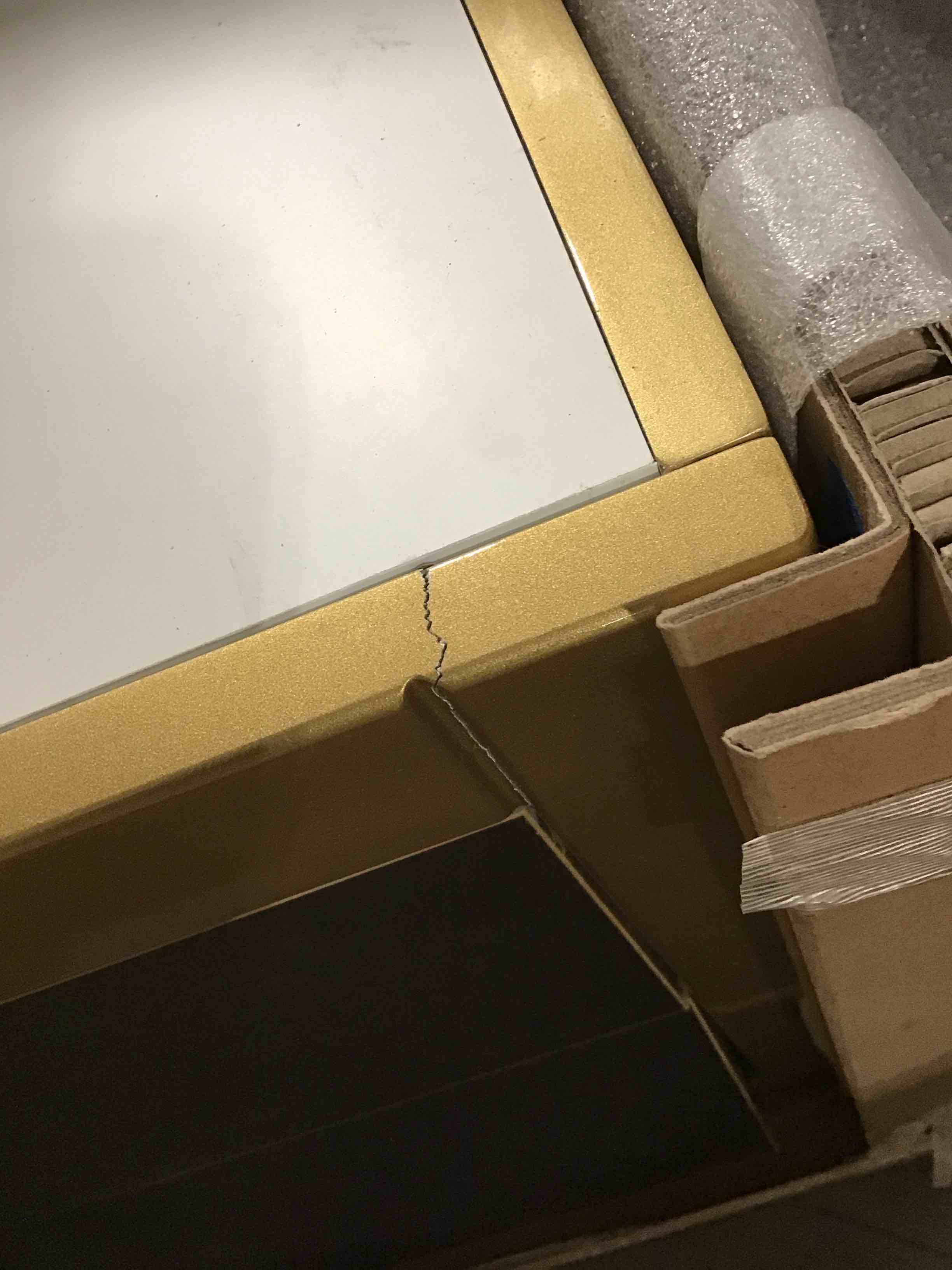 https://s3.amazonaws.com/lotting-images-prod/bidfta/PNK1521018_1736799918745.jpeg