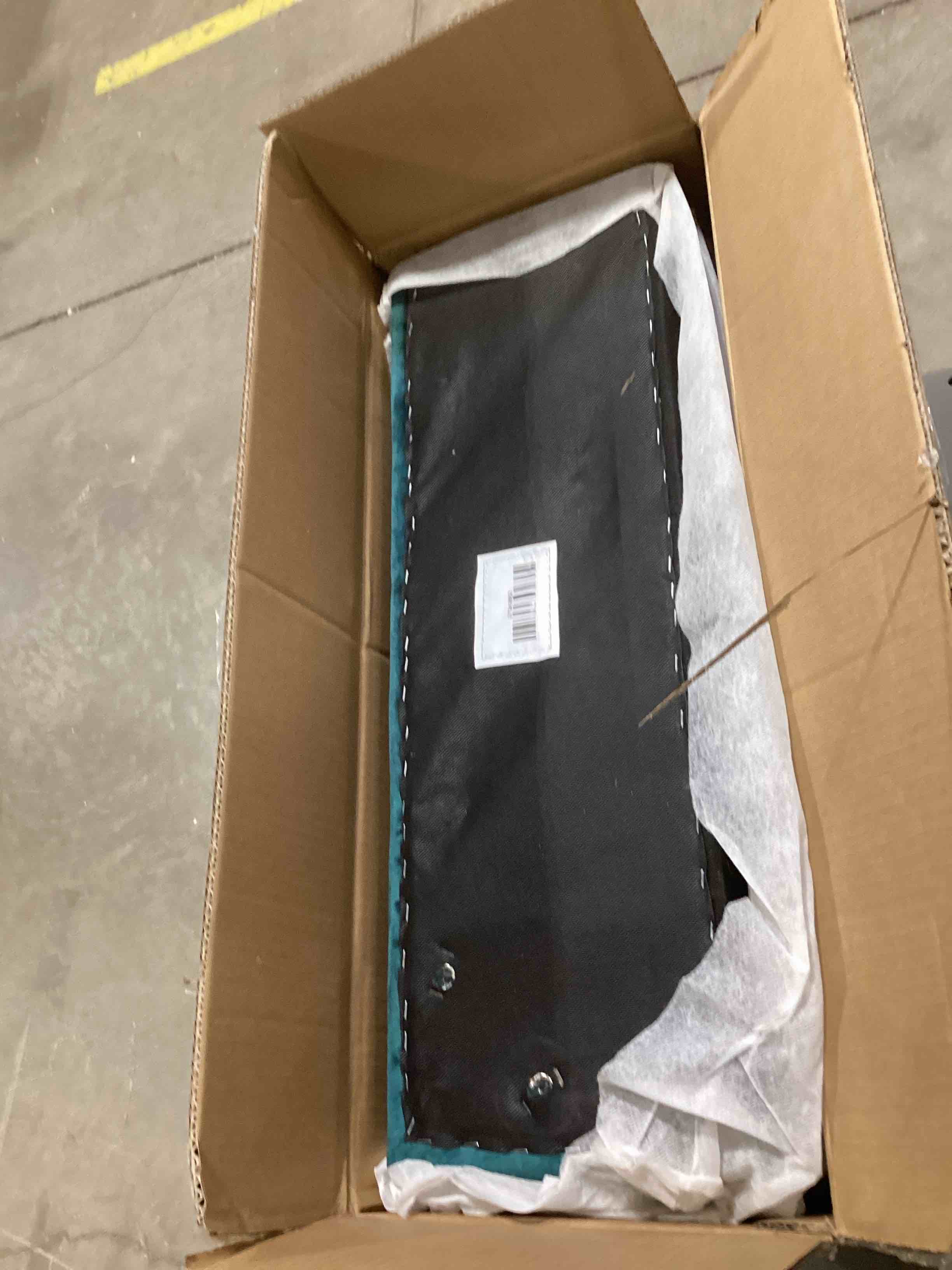 https://s3.amazonaws.com/lotting-images-prod/bidfta/PNK1524122_1740587962230.jpeg