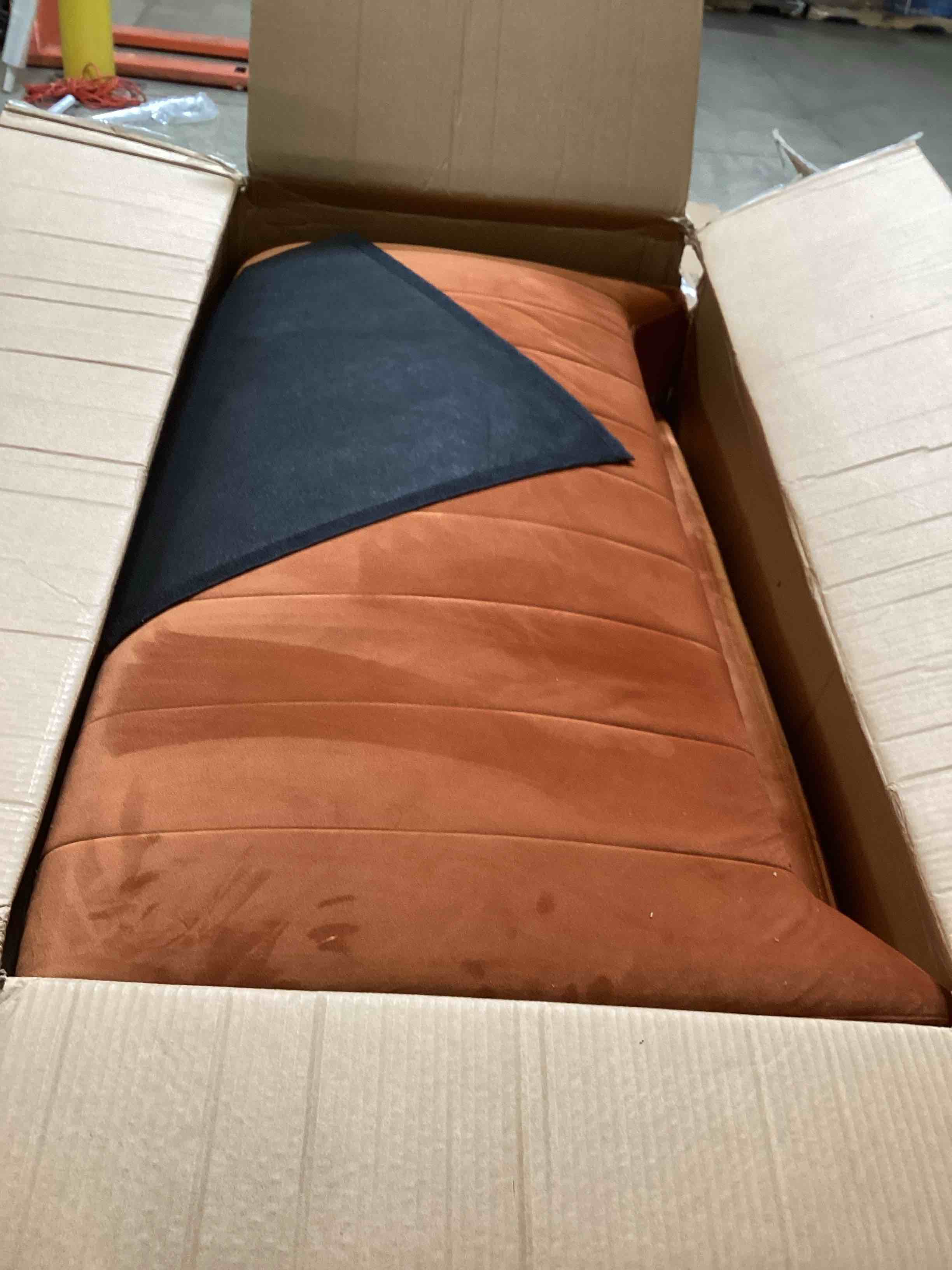 https://s3.amazonaws.com/lotting-images-prod/bidfta/PNK1524677_1741198893872.jpeg