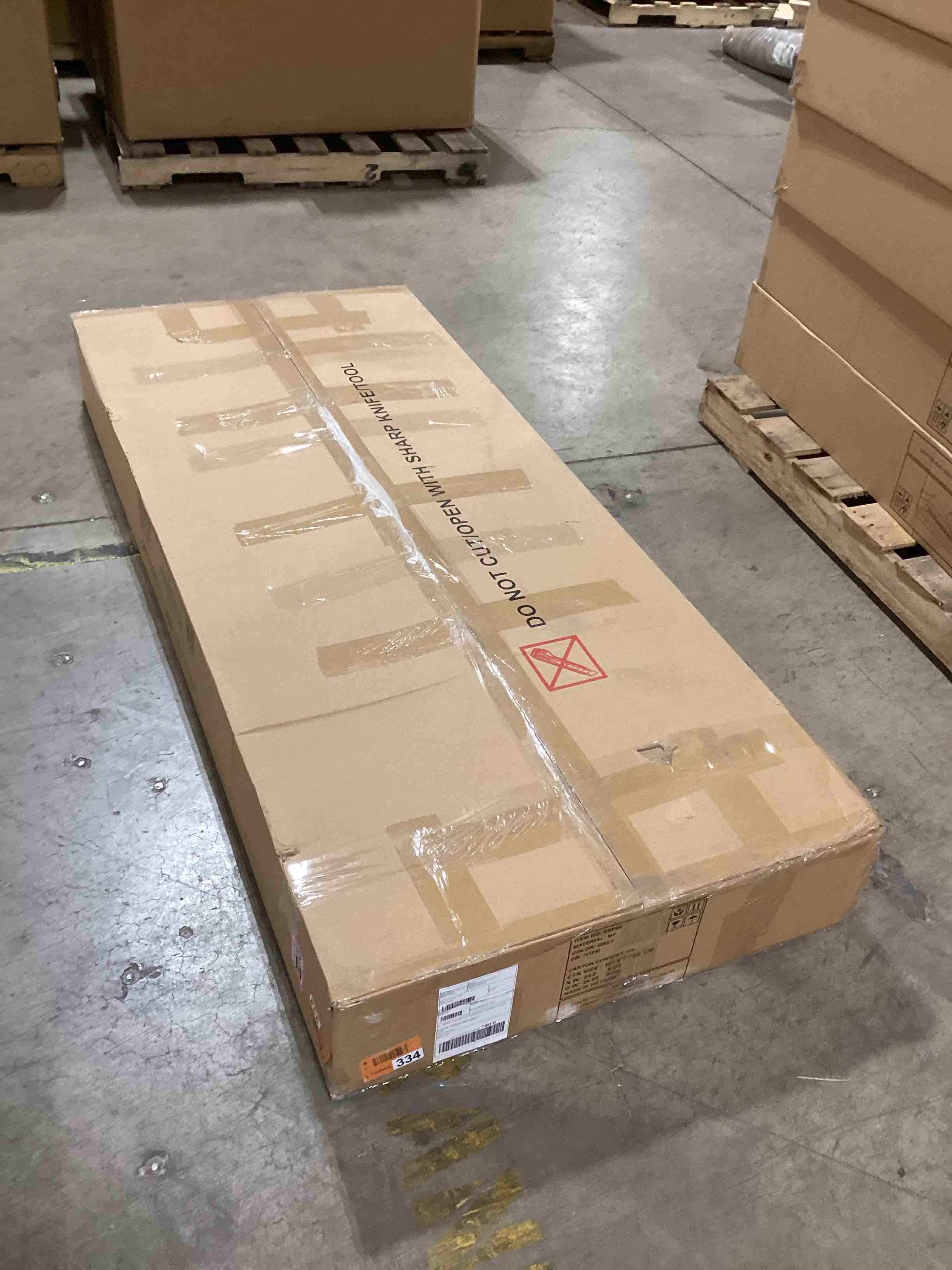 https://s3.amazonaws.com/lotting-images-prod/bidfta/PNK1525640_1734703953159.jpeg