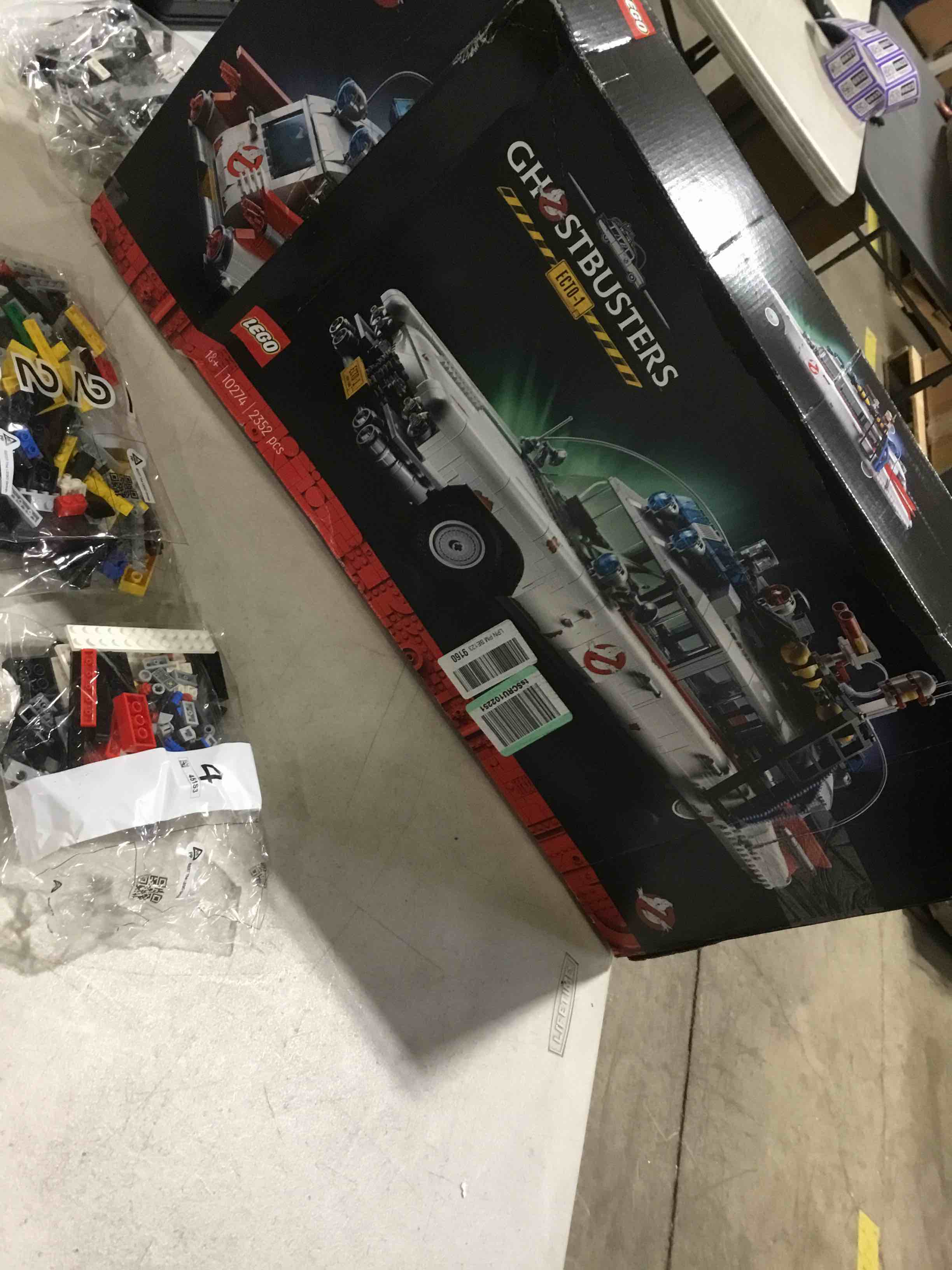 https://s3.amazonaws.com/lotting-images-prod/bidfta/PNK1525951_1736179042948.jpeg