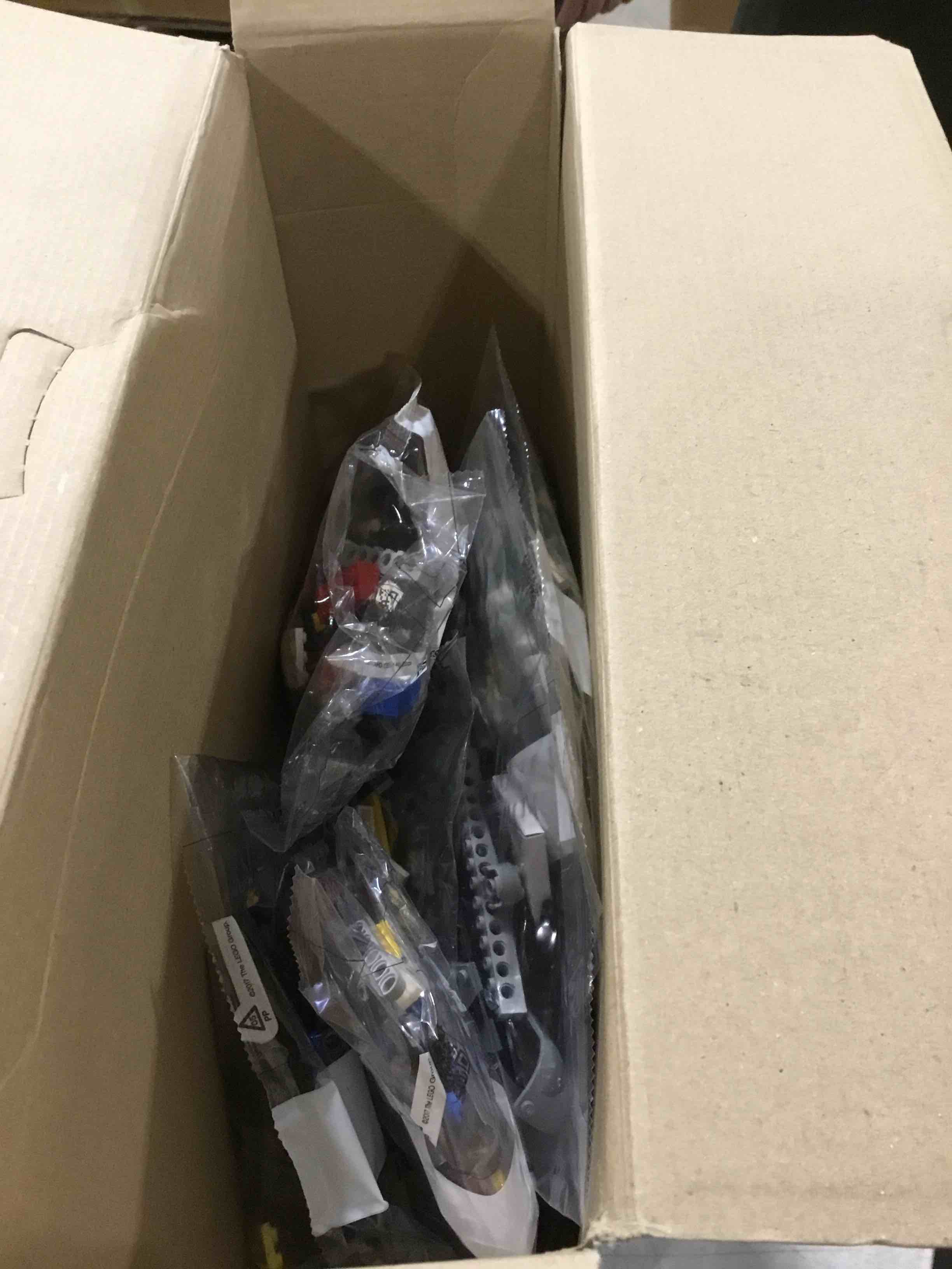 https://s3.amazonaws.com/lotting-images-prod/bidfta/PNK1525951_1736179193906.jpeg