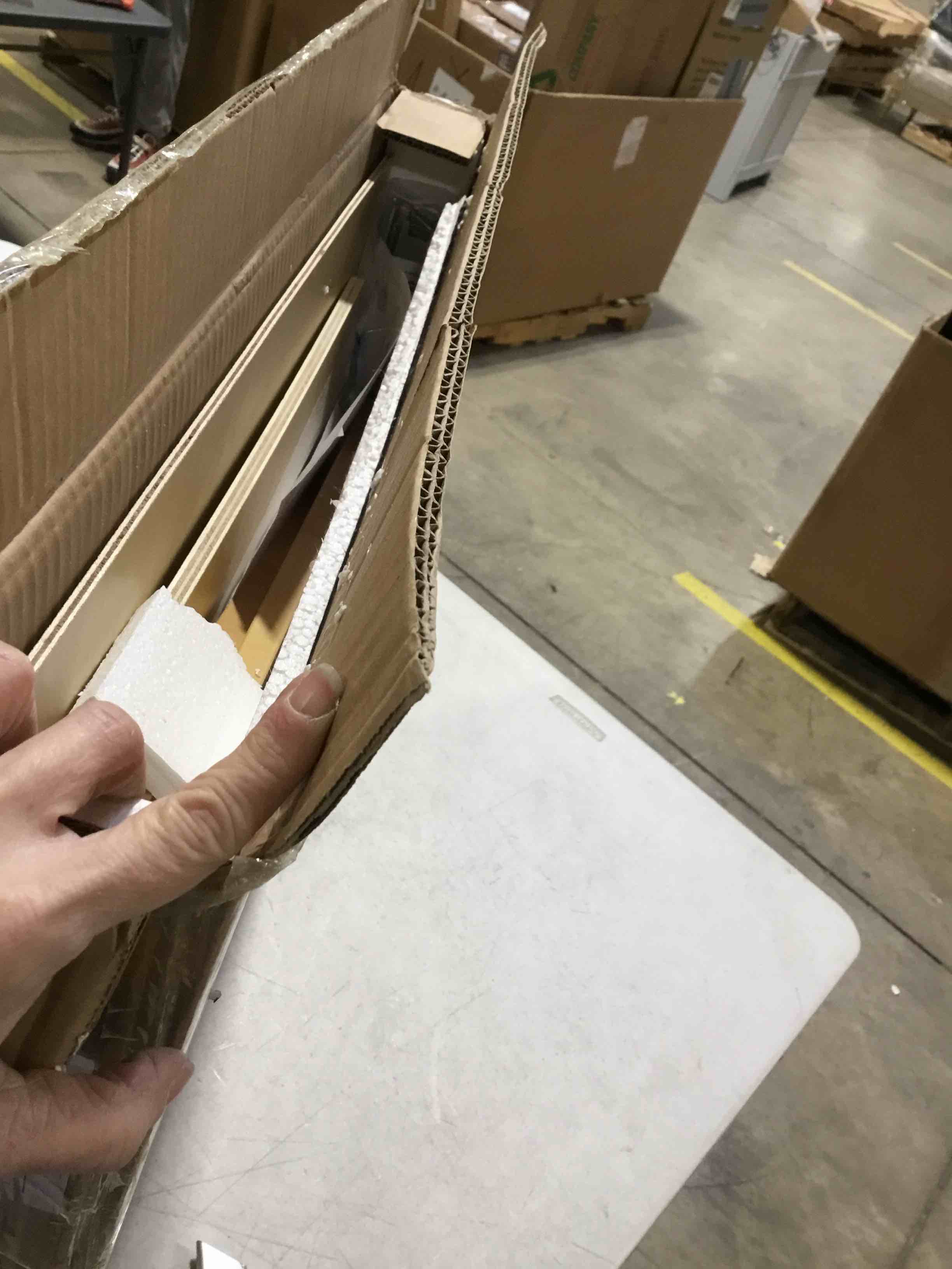 https://s3.amazonaws.com/lotting-images-prod/bidfta/PNK1525976_1736182593177.jpeg