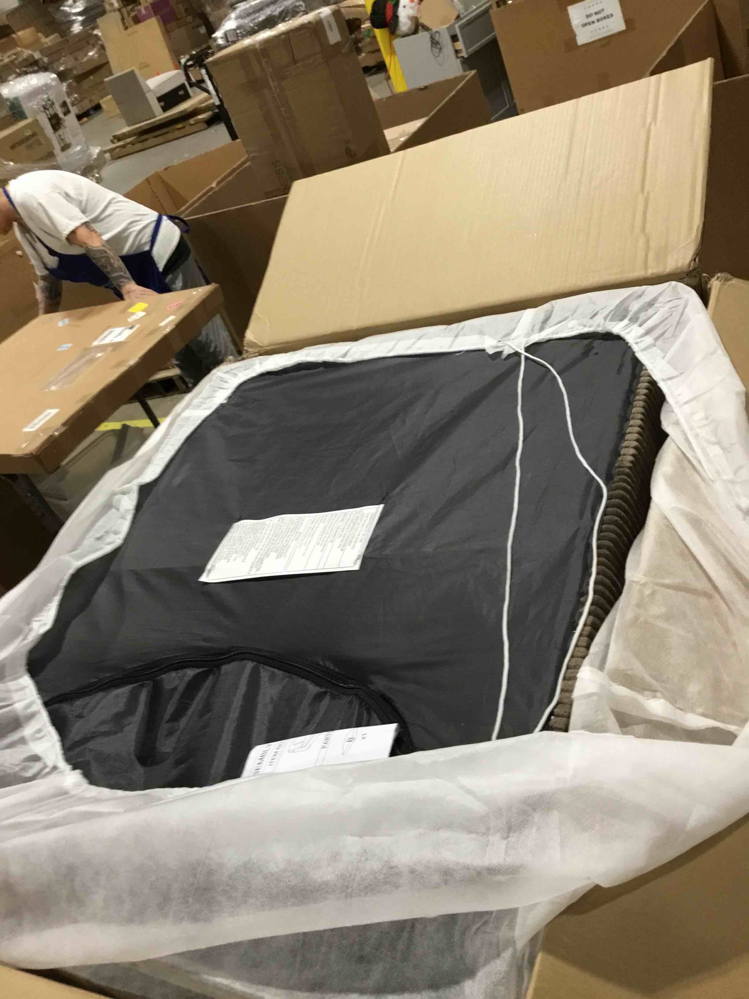 https://s3.amazonaws.com/lotting-images-prod/bidfta/PNK1526275_1736773354025.jpeg