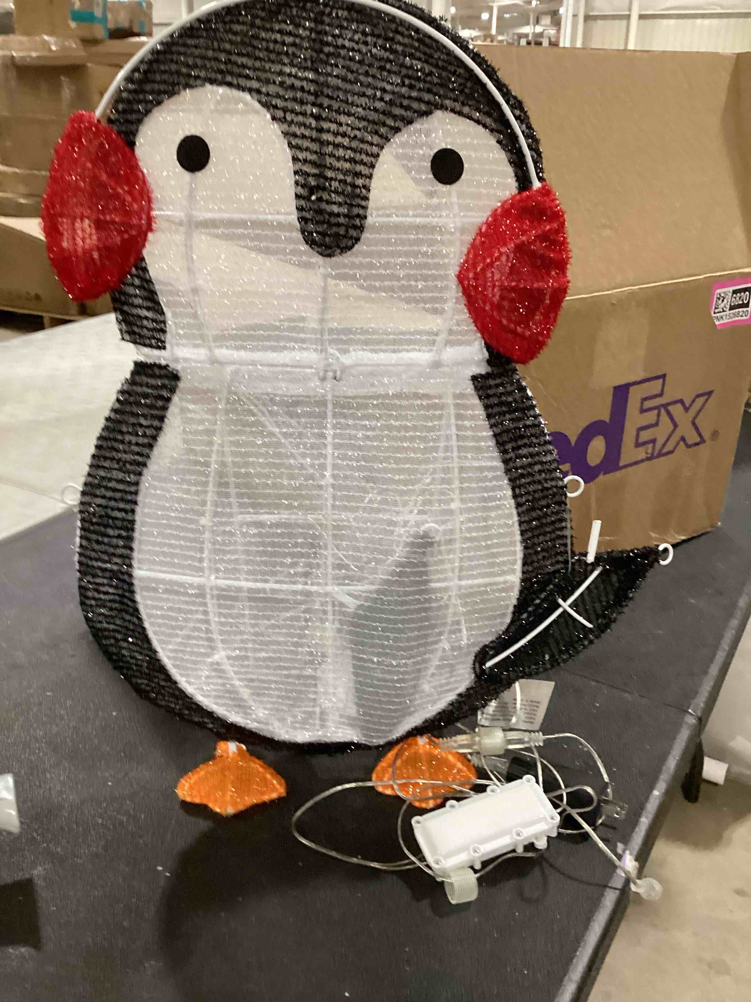 https://s3.amazonaws.com/lotting-images-prod/bidfta/PNK1526820_1738938176863.jpeg