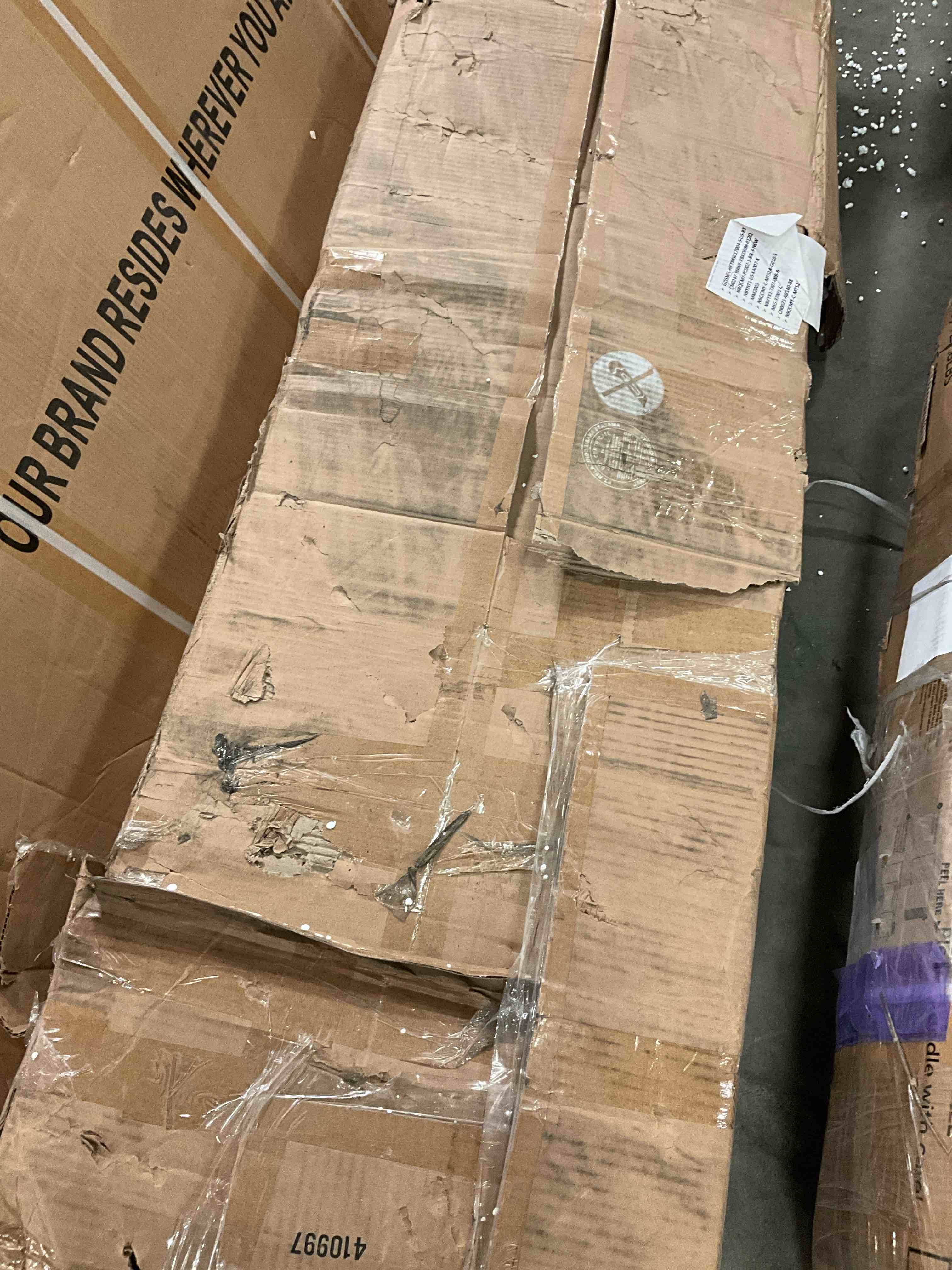 https://s3.amazonaws.com/lotting-images-prod/bidfta/PNK1531953_1745271720358.jpeg
