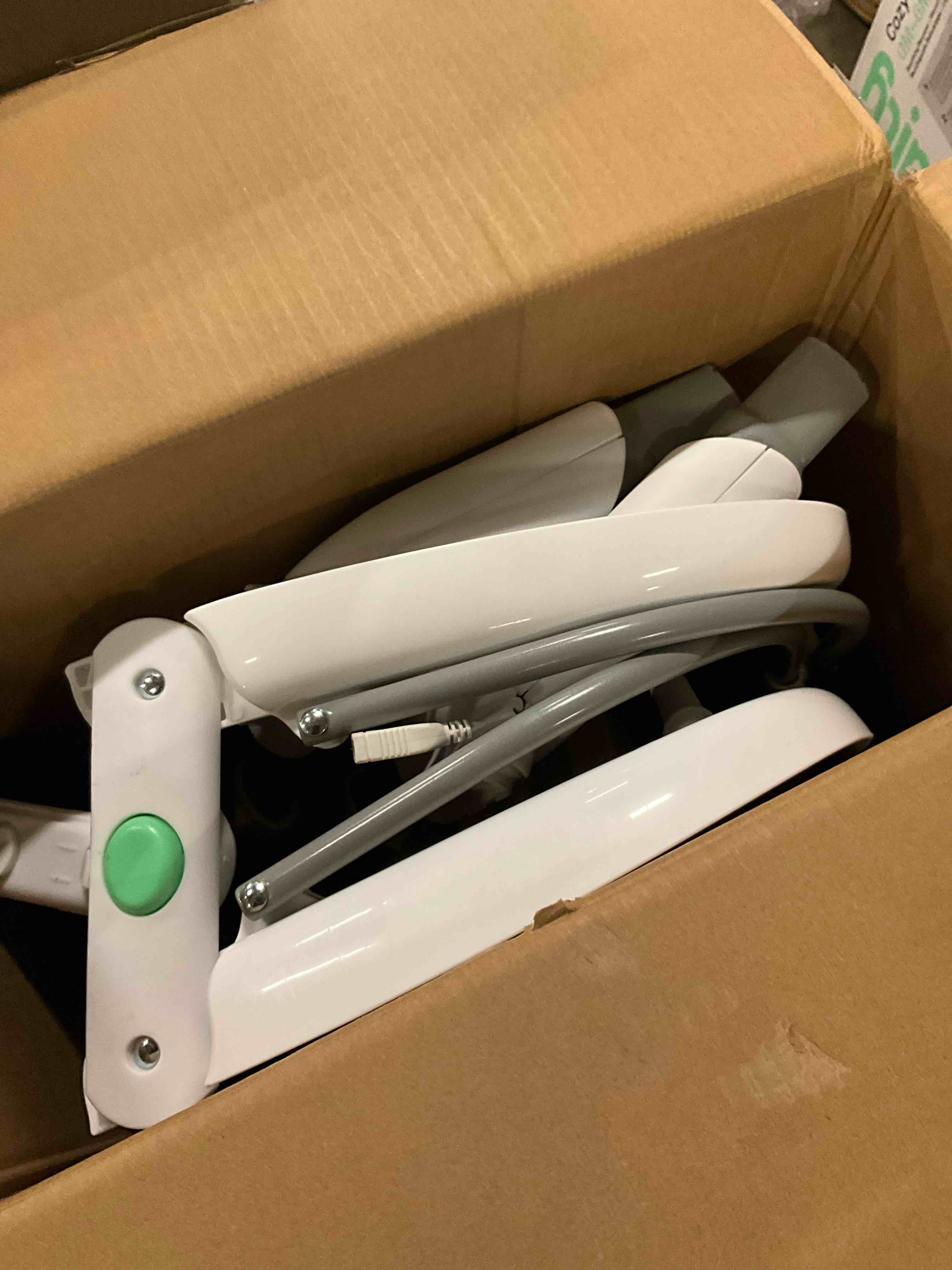 https://s3.amazonaws.com/lotting-images-prod/bidfta/PNK1532761_1746214085113.jpeg