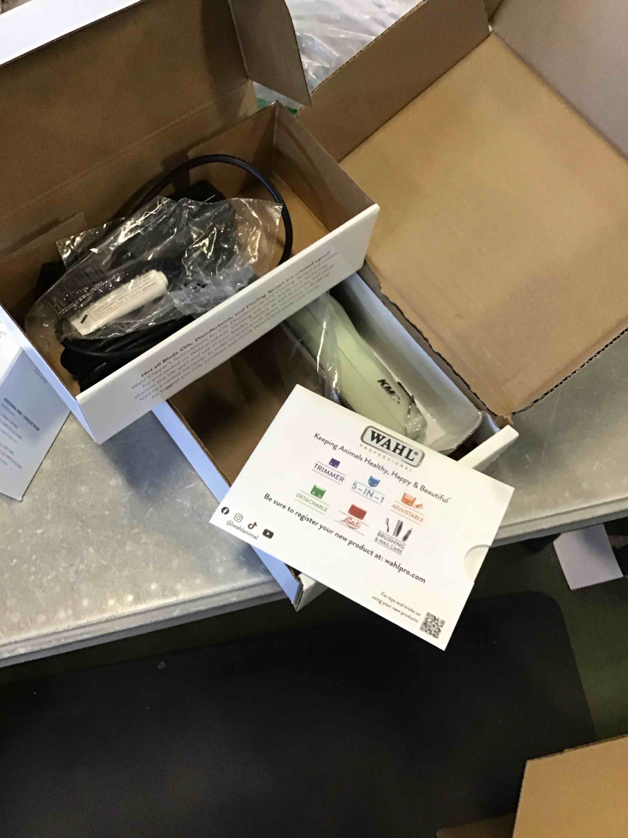 https://s3.amazonaws.com/lotting-images-prod/bidfta/PNK1553160_1733414665404.jpeg