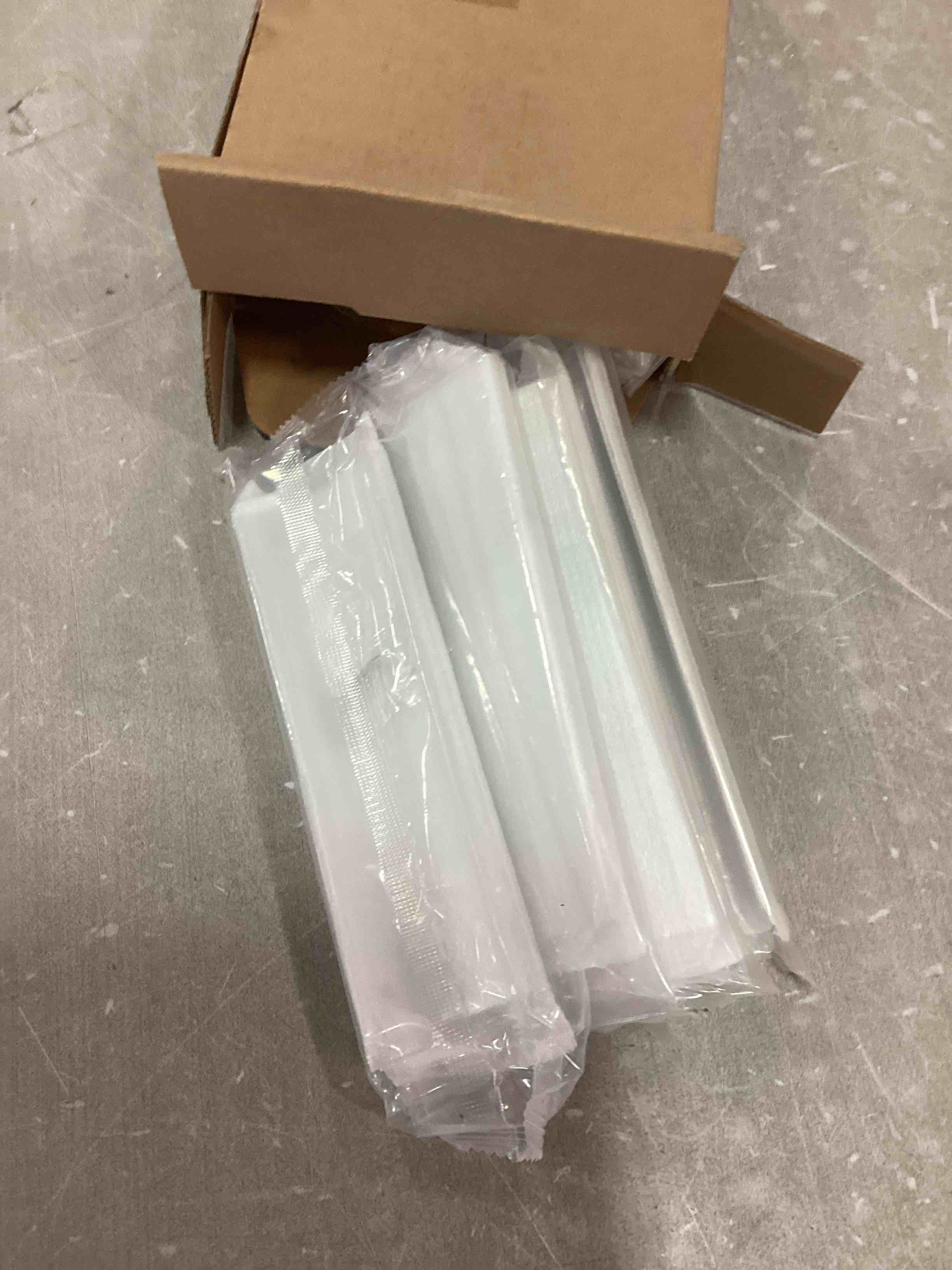 https://s3.amazonaws.com/lotting-images-prod/bidfta/PNK1561455_1733149501163.jpeg