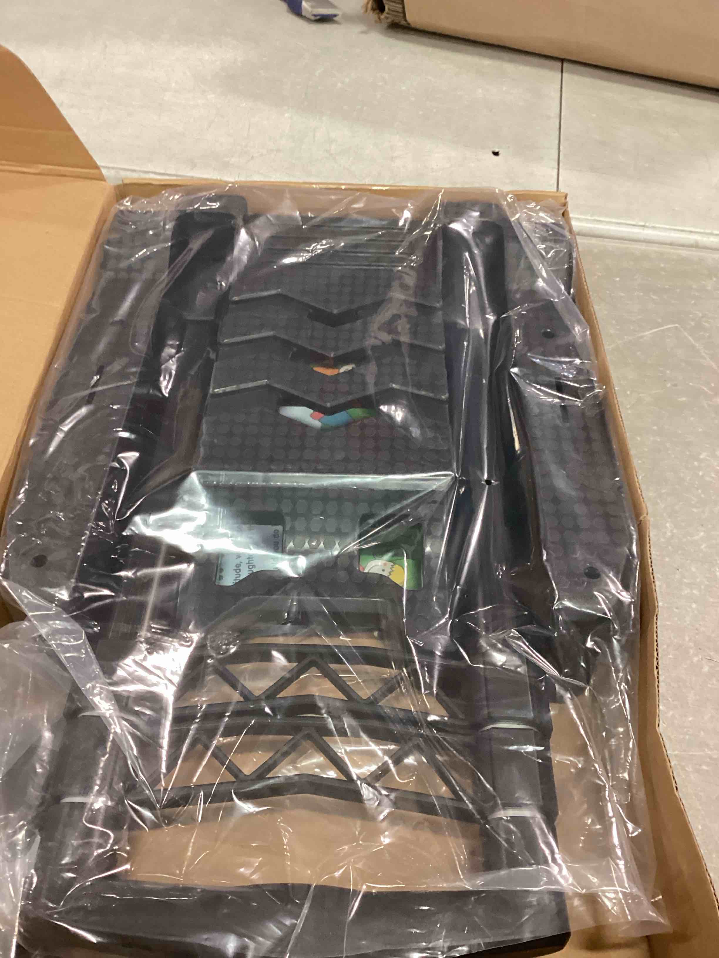 https://s3.amazonaws.com/lotting-images-prod/bidfta/PNK1561464_1733150547658.jpeg