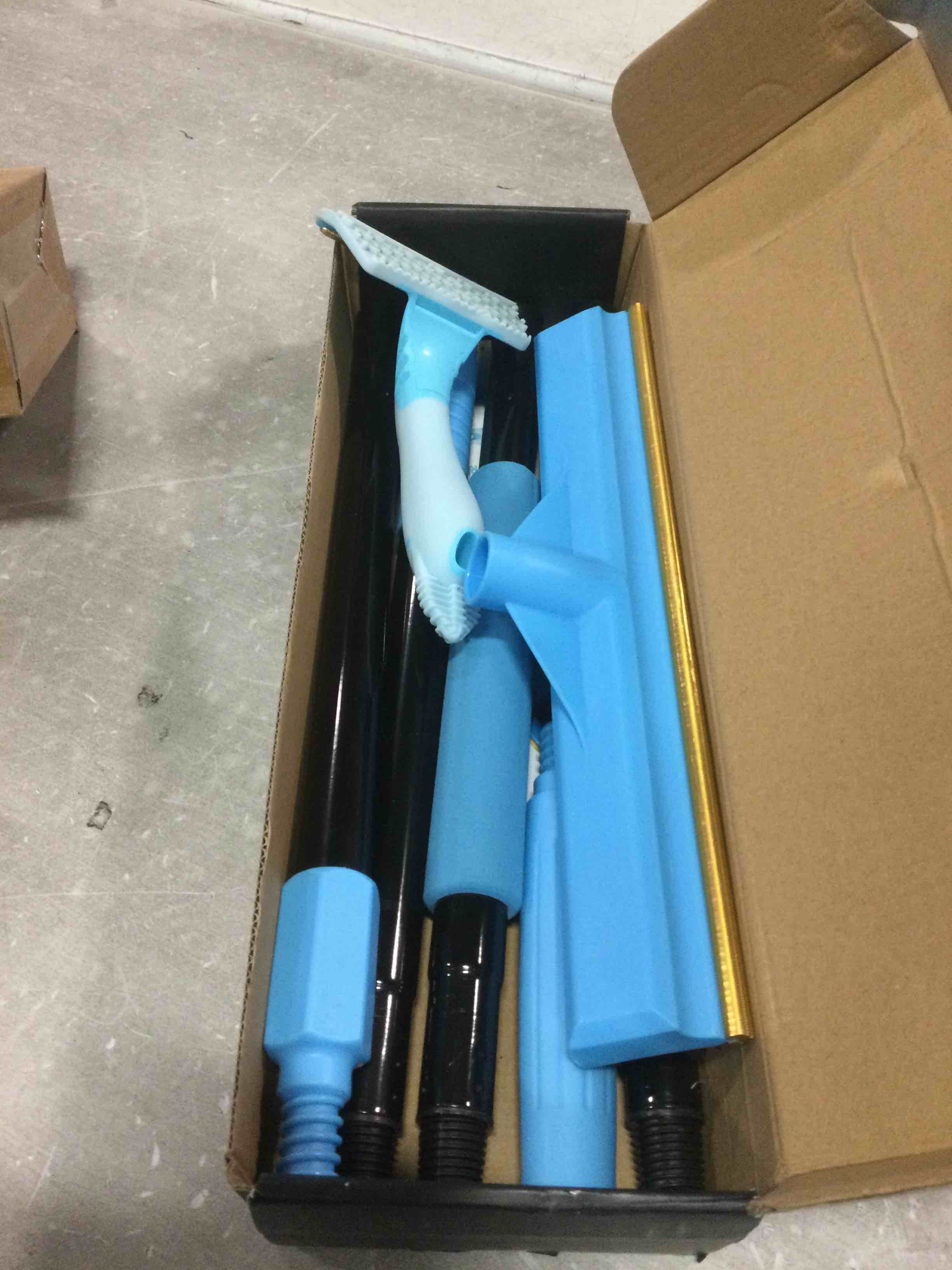 https://s3.amazonaws.com/lotting-images-prod/bidfta/PNK1561895_1733330625927.jpeg
