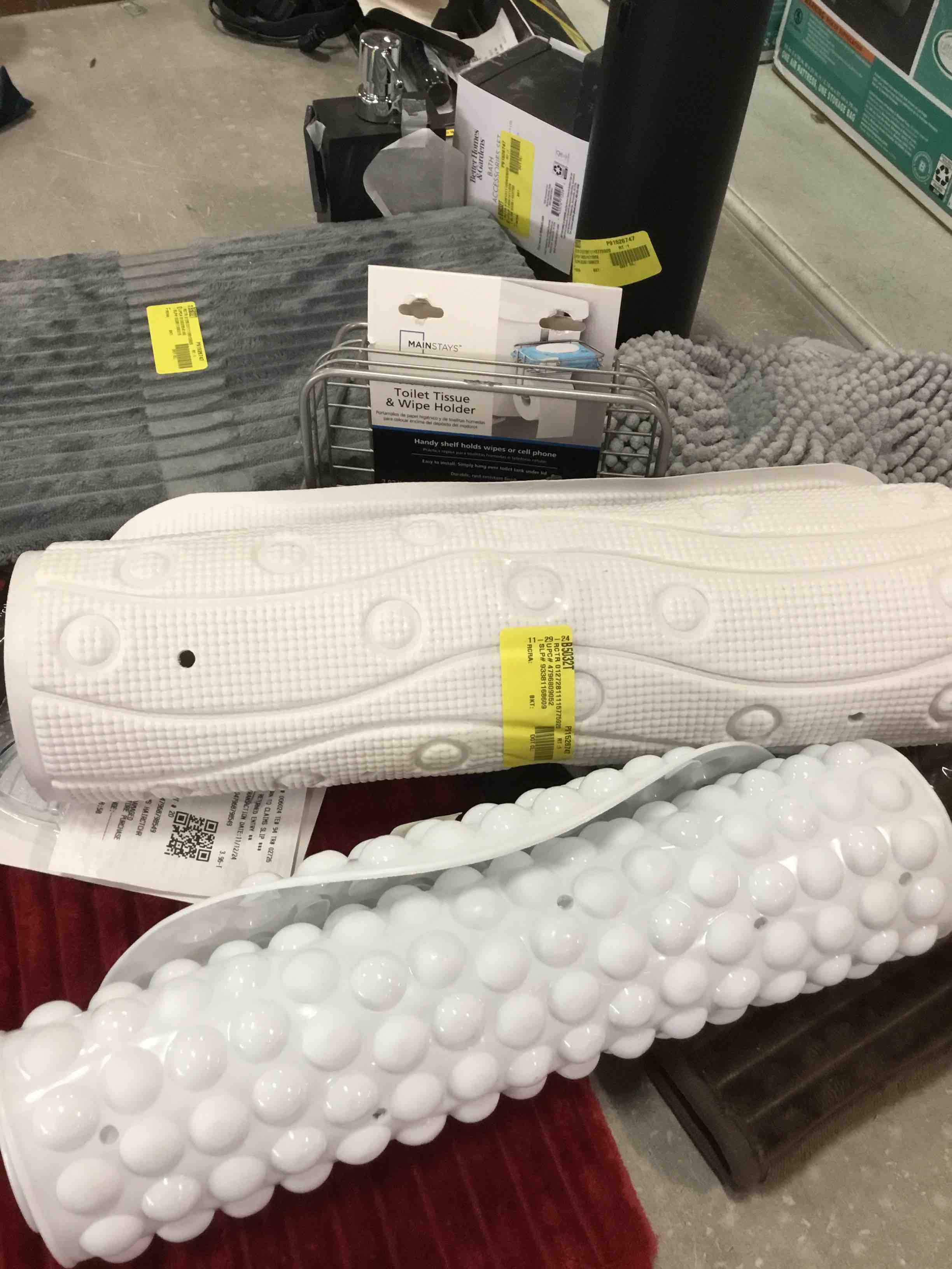 Assorted Lot of Bathroom Accessories (Towels, Soap Holders, loofahs, etc)