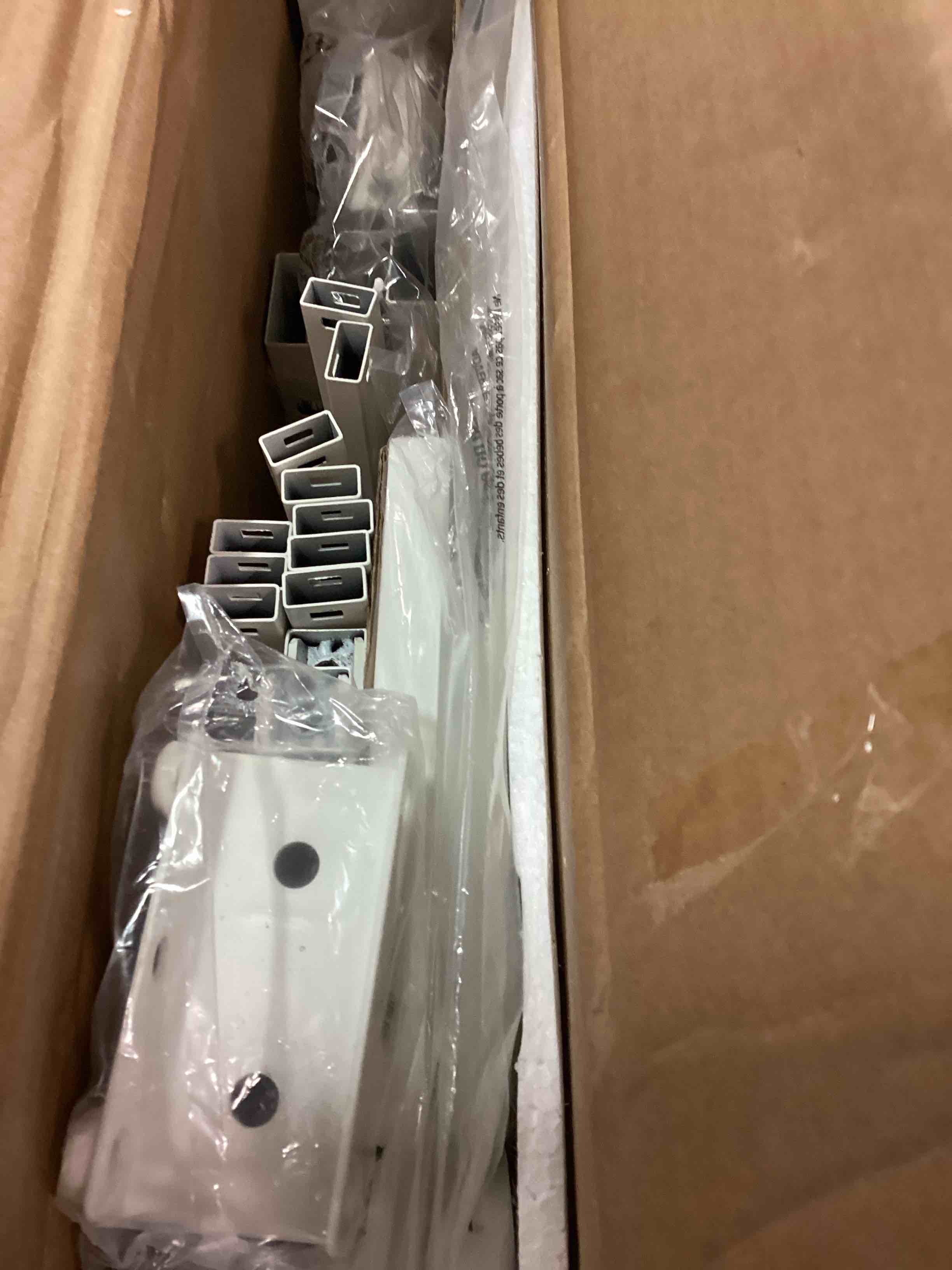 https://s3.amazonaws.com/lotting-images-prod/bidfta/PNK1562920_1734034352432.jpeg