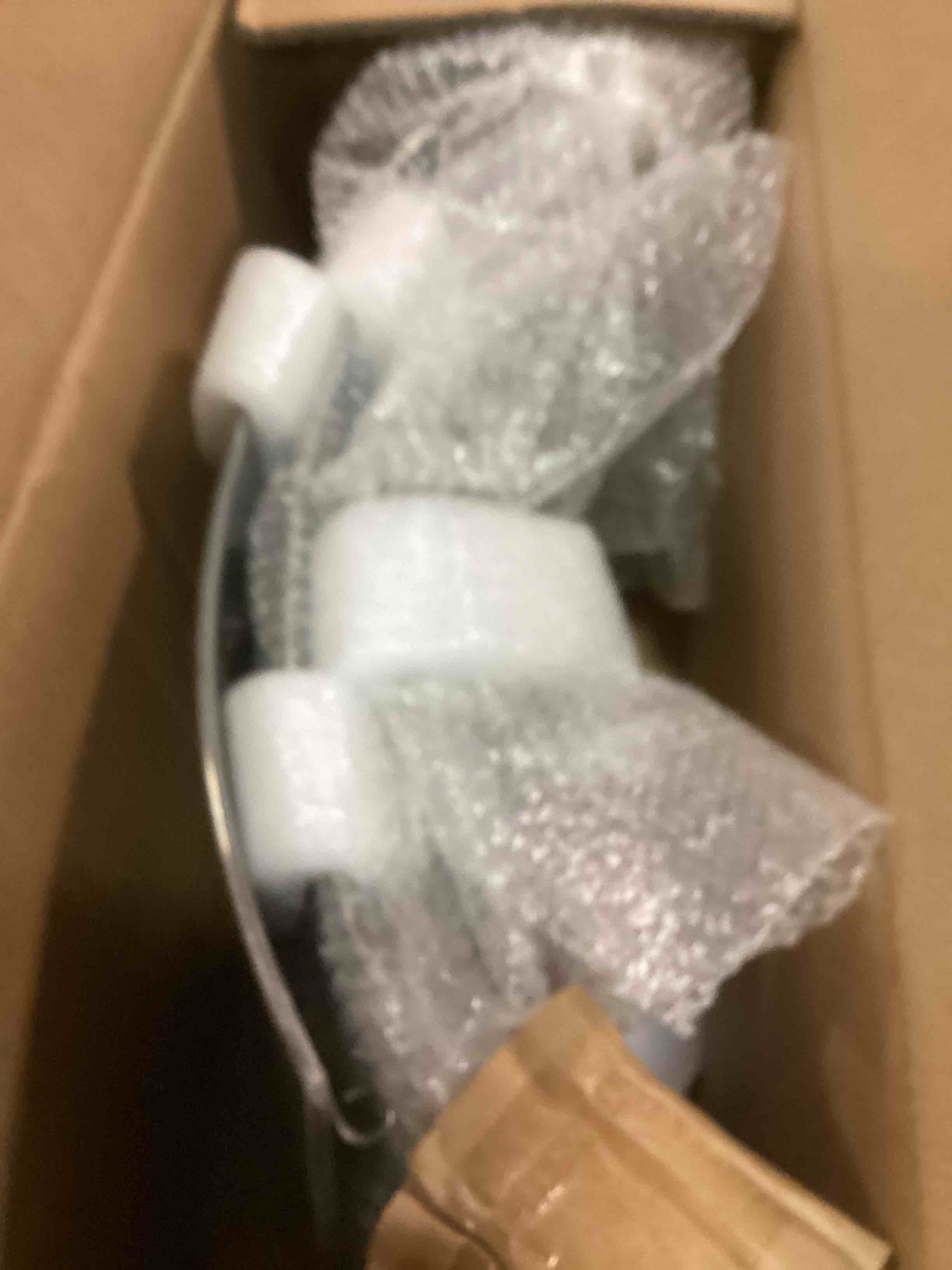 https://s3.amazonaws.com/lotting-images-prod/bidfta/PNK1563231_1734383694823.jpeg