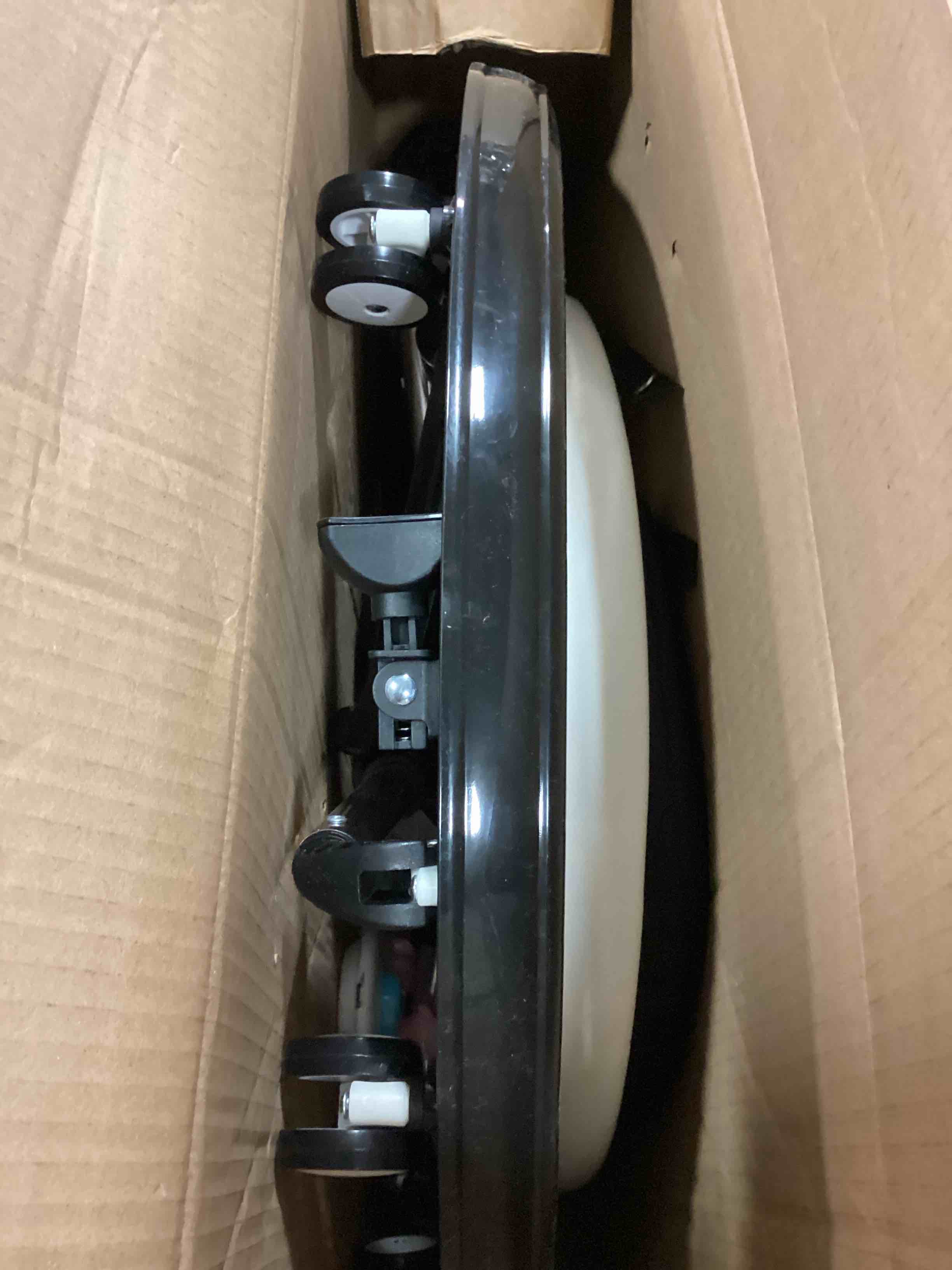 https://s3.amazonaws.com/lotting-images-prod/bidfta/PNK1565215_1736963867770.jpeg