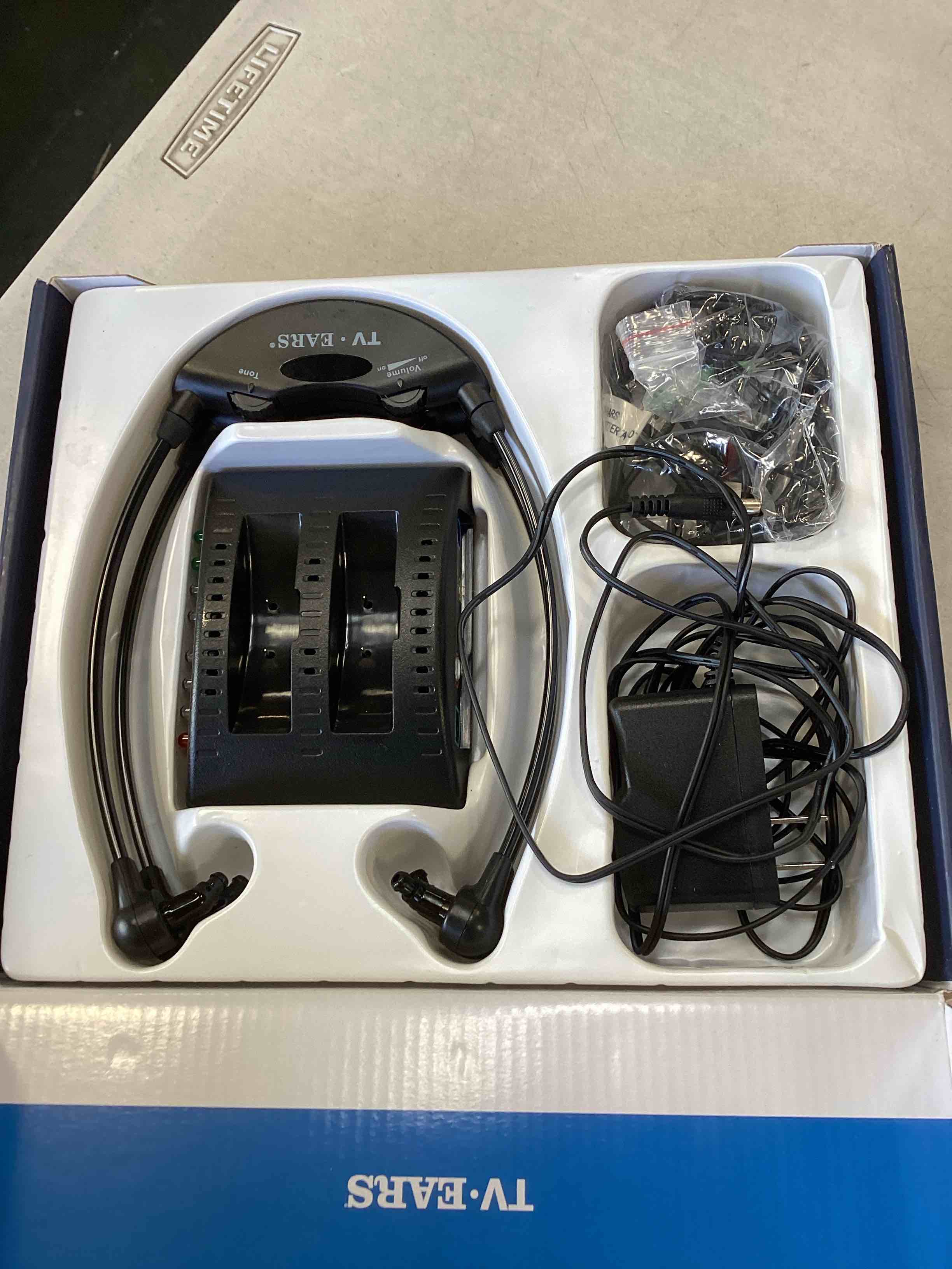 https://s3.amazonaws.com/lotting-images-prod/bidfta/PNK1565860_1737403309796.jpeg