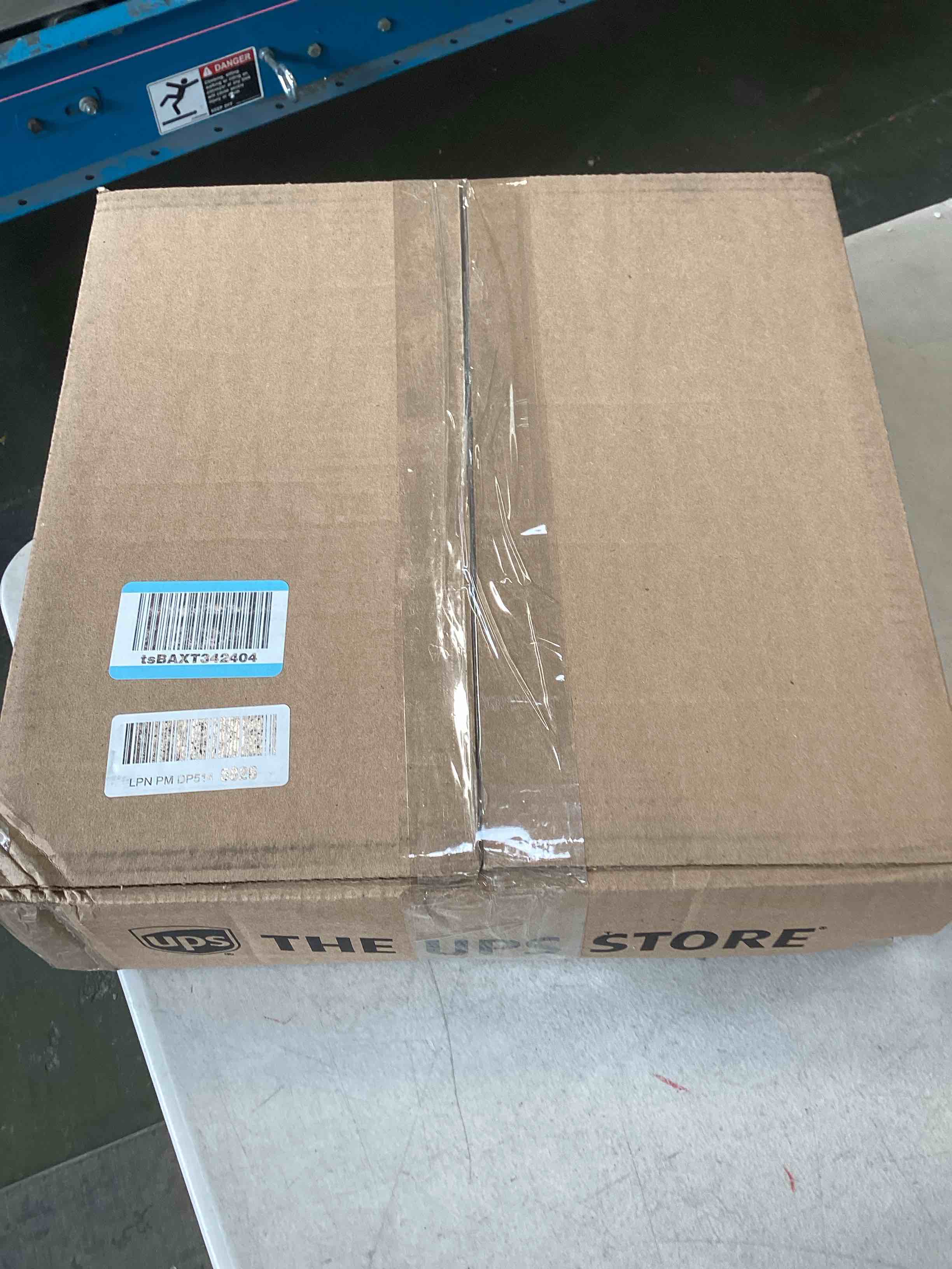 https://s3.amazonaws.com/lotting-images-prod/bidfta/PNK1566168_1737556610708.jpeg