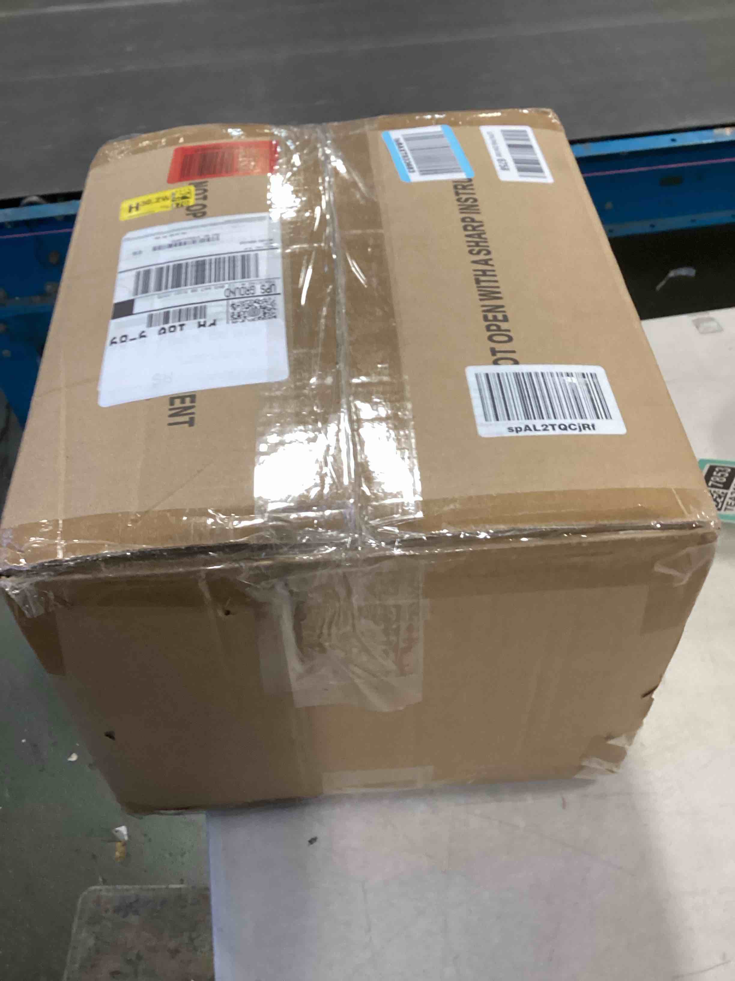 https://s3.amazonaws.com/lotting-images-prod/bidfta/PNK1566704_1738068802918.jpeg