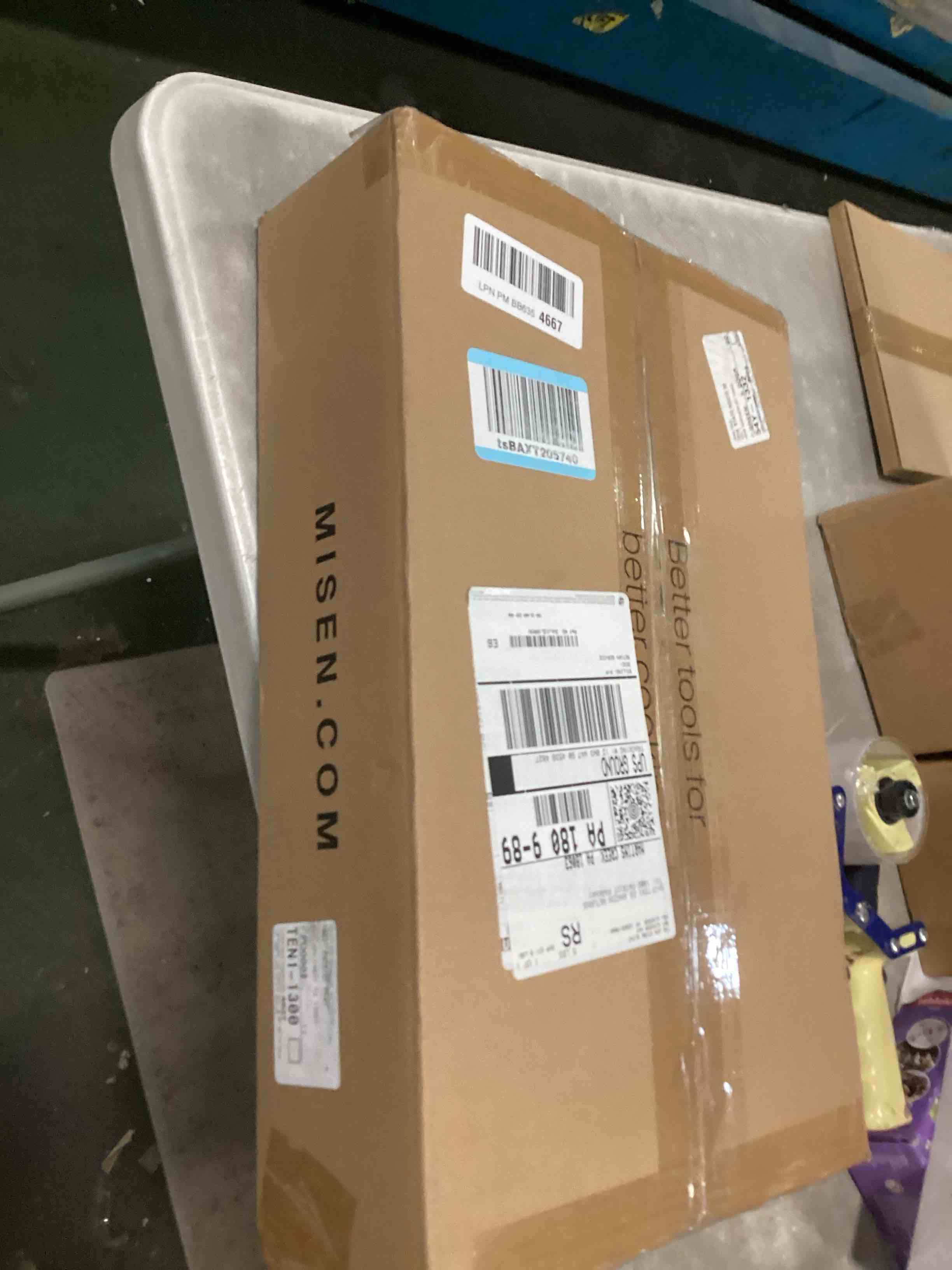 https://s3.amazonaws.com/lotting-images-prod/bidfta/PNK1567786_1735277053356.jpeg