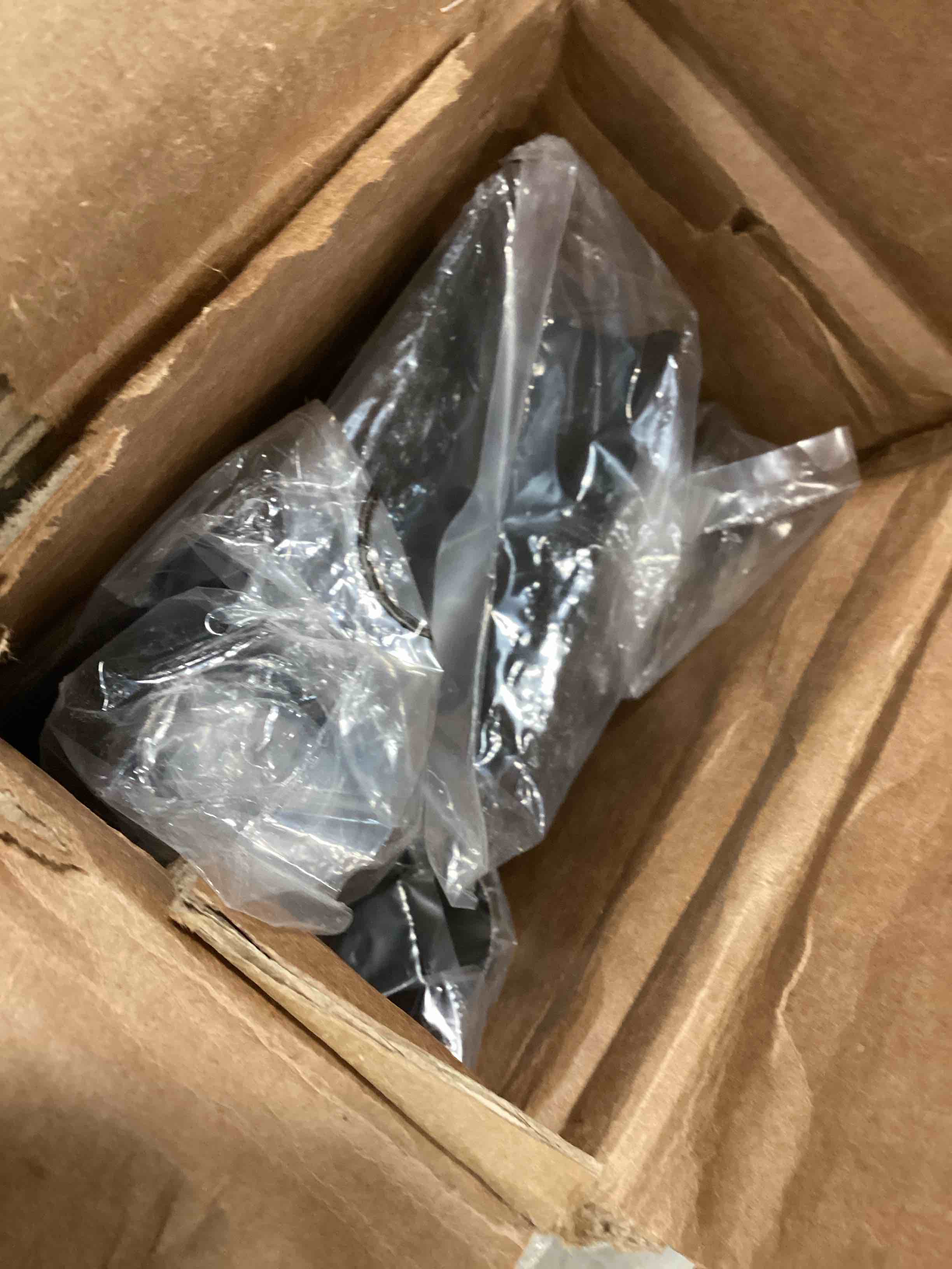 https://s3.amazonaws.com/lotting-images-prod/bidfta/PNK1568520_1735909817904.jpeg