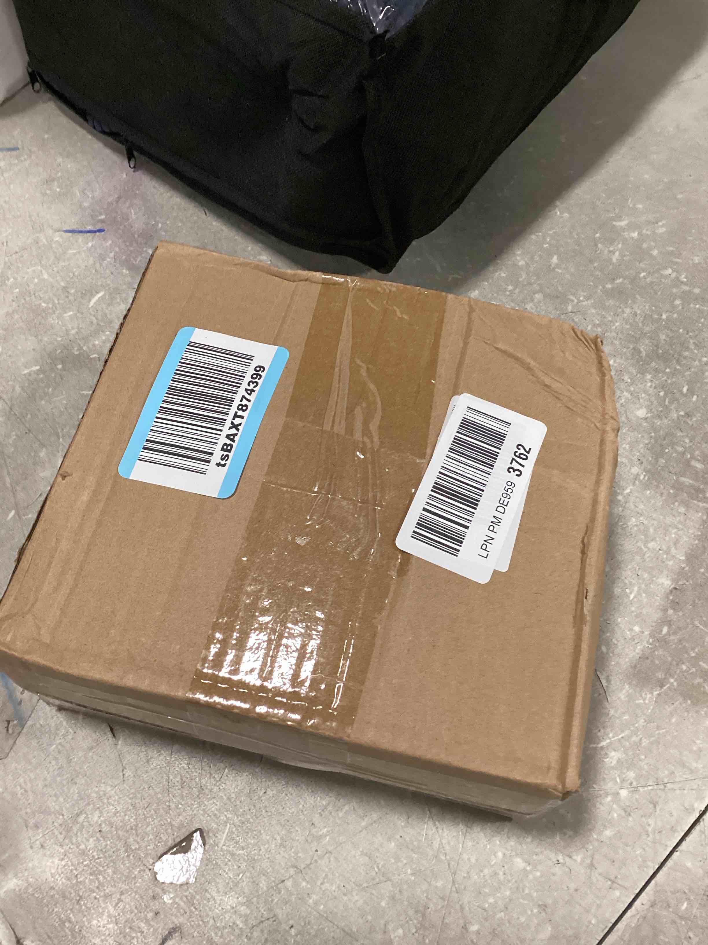 https://s3.amazonaws.com/lotting-images-prod/bidfta/PNK1569276_1736432674443.jpeg