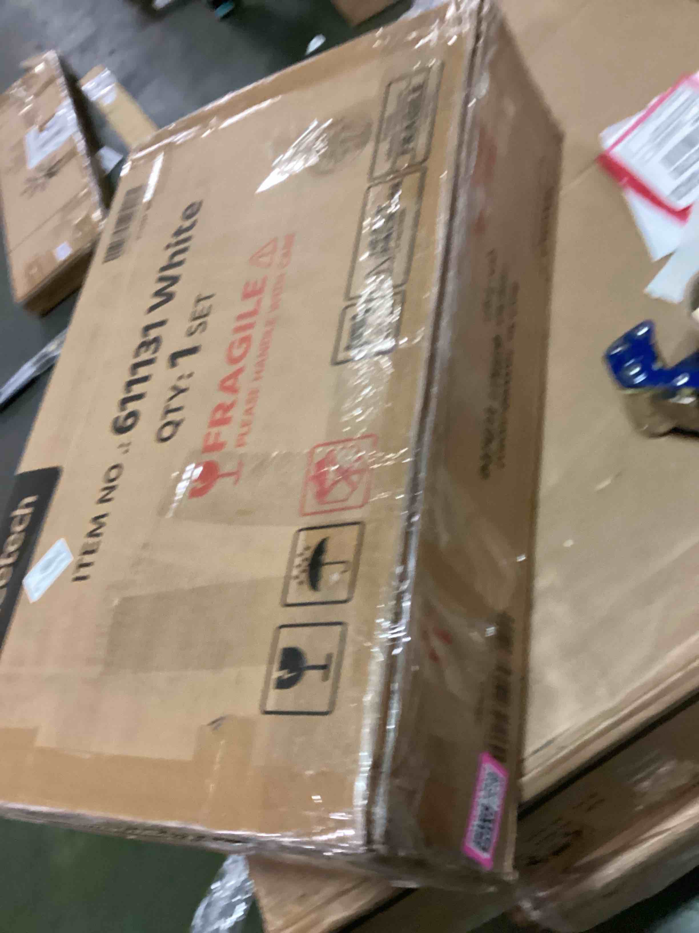 https://s3.amazonaws.com/lotting-images-prod/bidfta/PNK1570106_1733281066113.jpeg