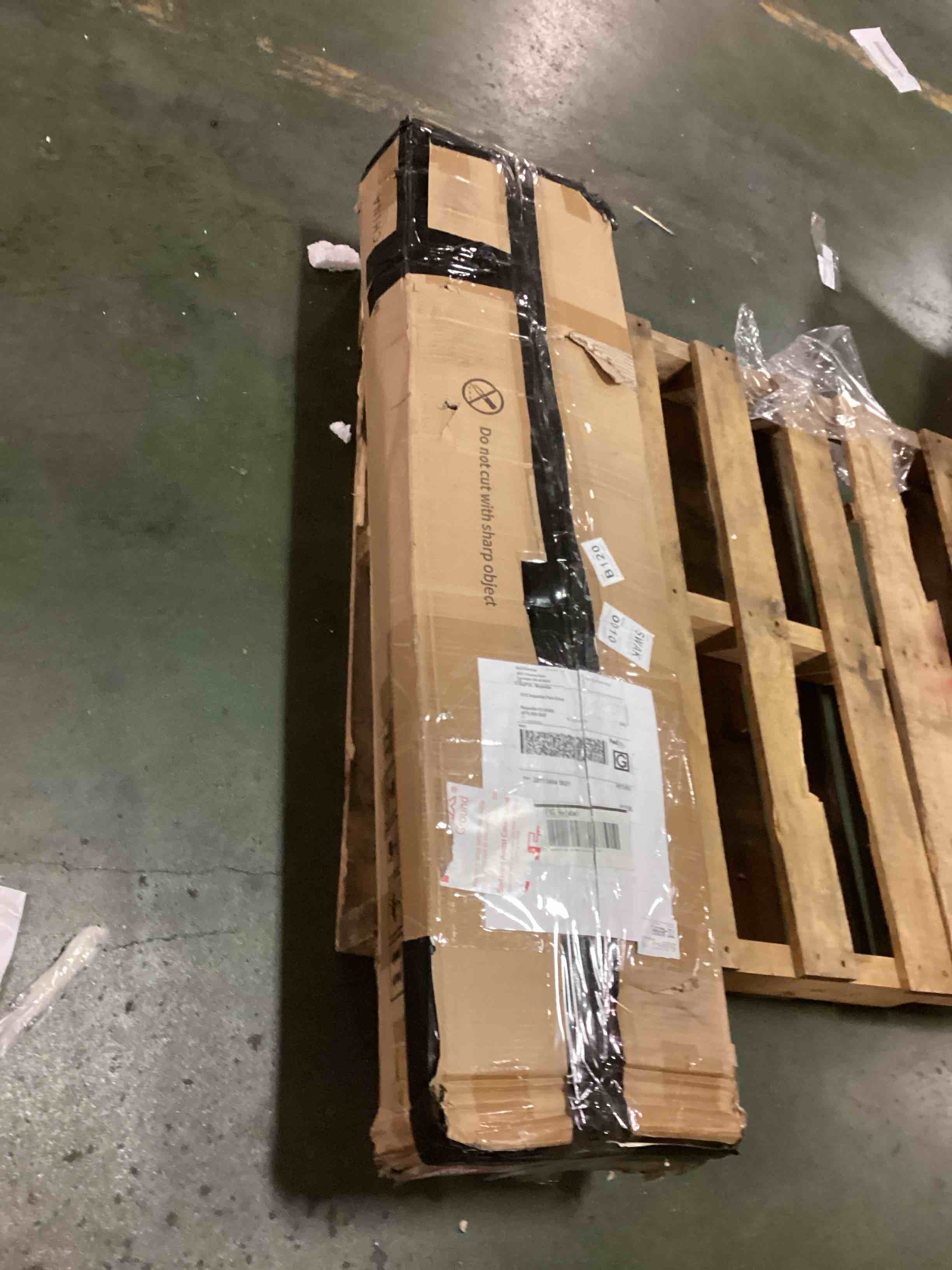 https://s3.amazonaws.com/lotting-images-prod/bidfta/PNK1570108_1733281620466.jpeg