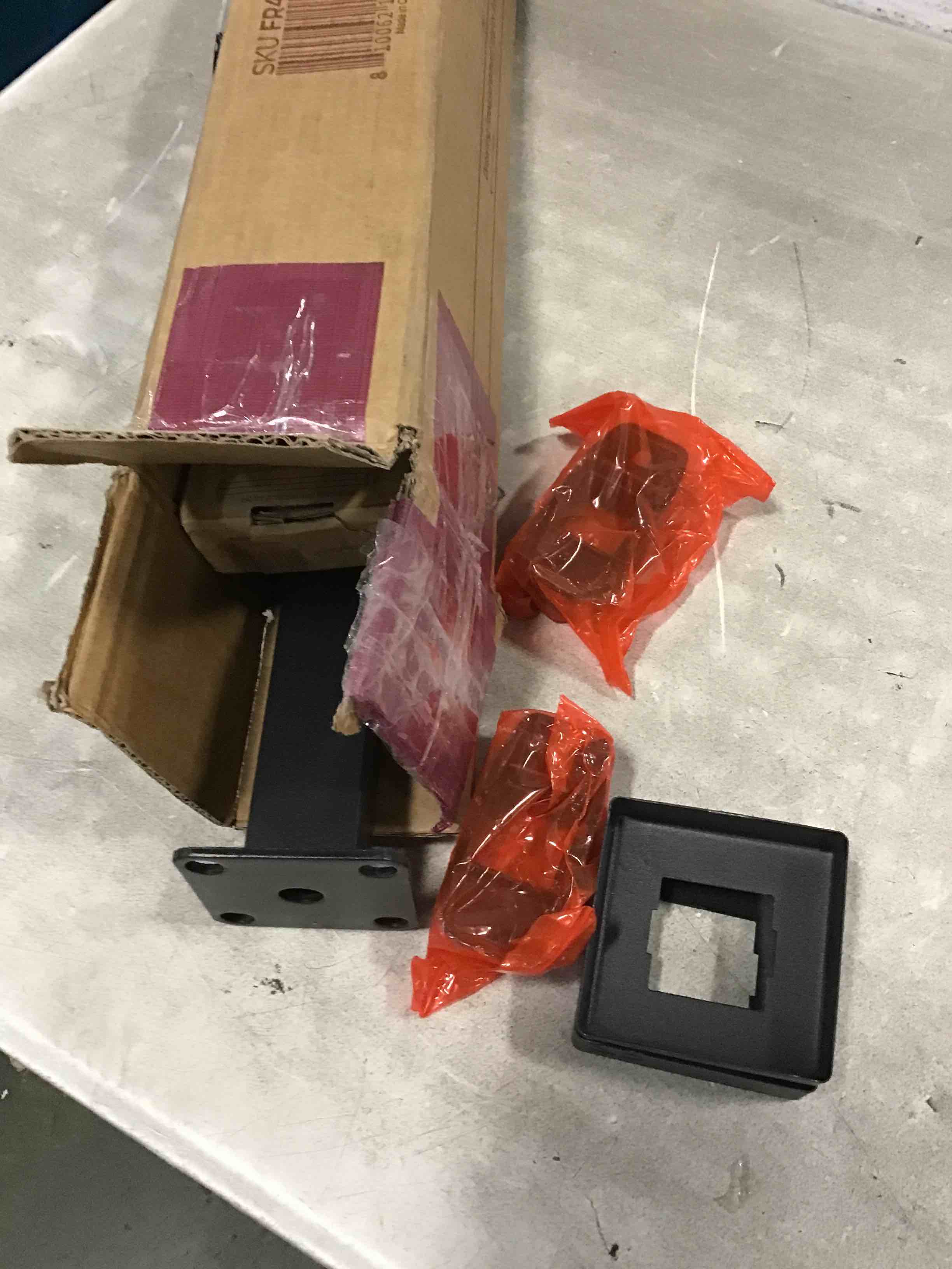https://s3.amazonaws.com/lotting-images-prod/bidfta/PNK1570646_1733972639072.jpeg