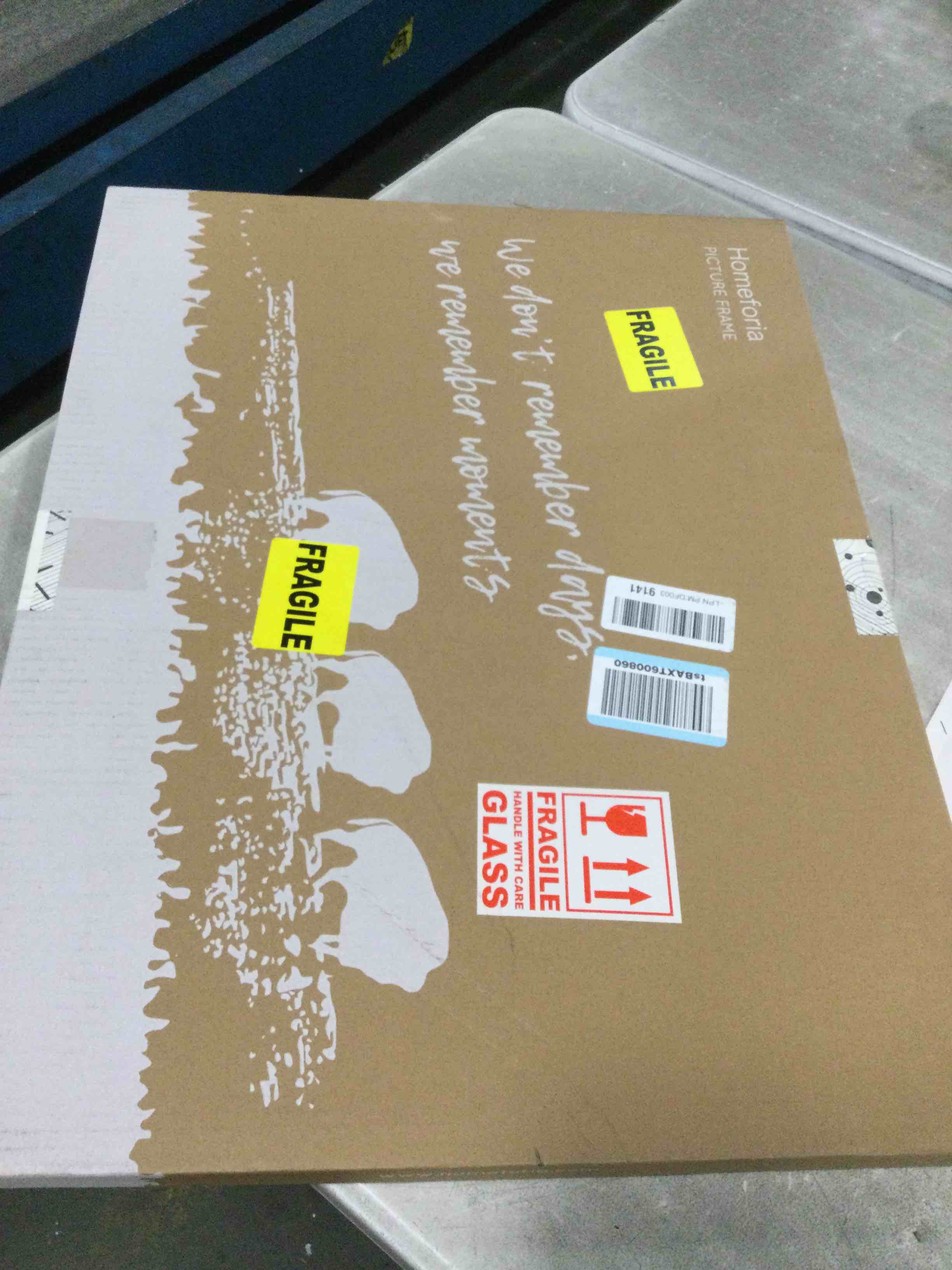 Condition photo showing Good Condition for Homeforia 18x24 inch Gold Metal Picture Frame - Aluminum 18 x 24 Picture Frames For Wall - 18 by 24 Poster Photo Frame - Tempered Glass - Wall Hook Included - Set of 1