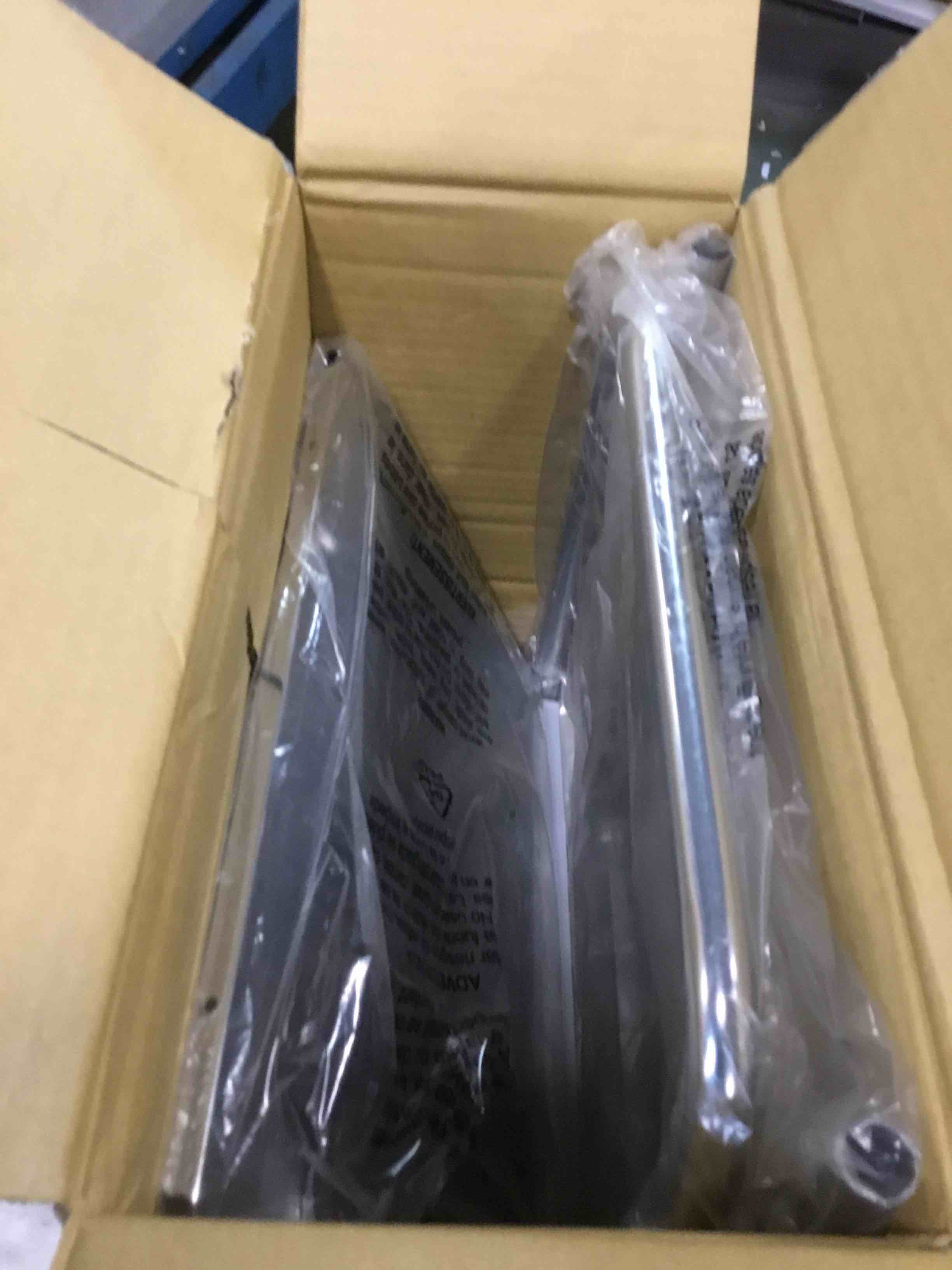 https://s3.amazonaws.com/lotting-images-prod/bidfta/PNK1571027_1734144783683.jpeg
