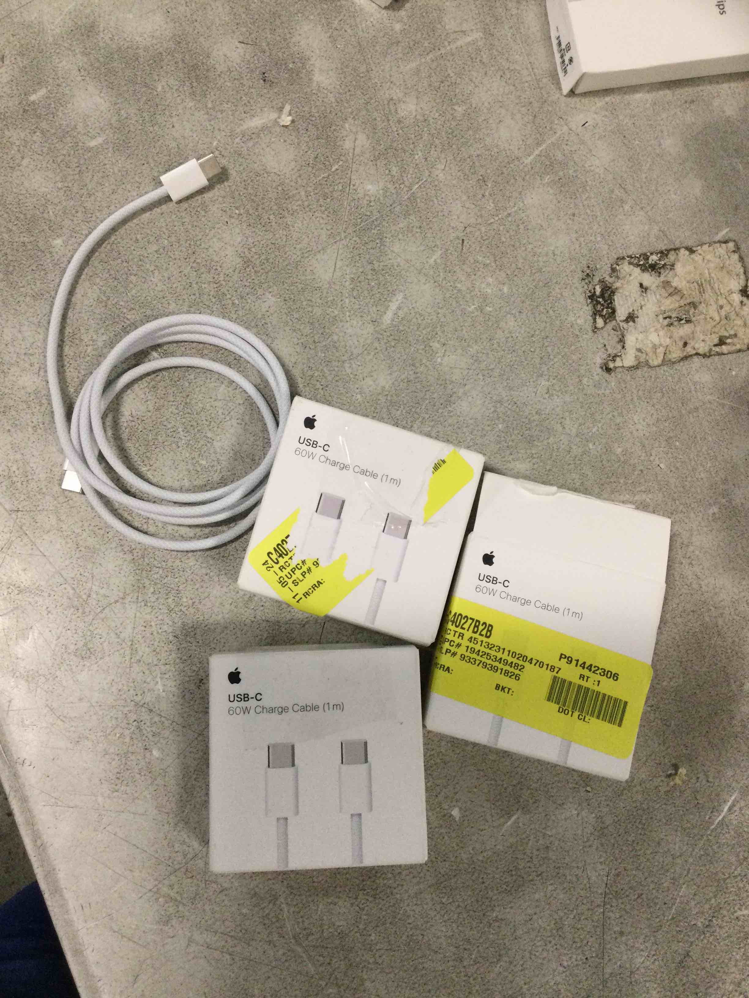 https://s3.amazonaws.com/lotting-images-prod/bidfta/PNK1571143_1734391330567.jpeg